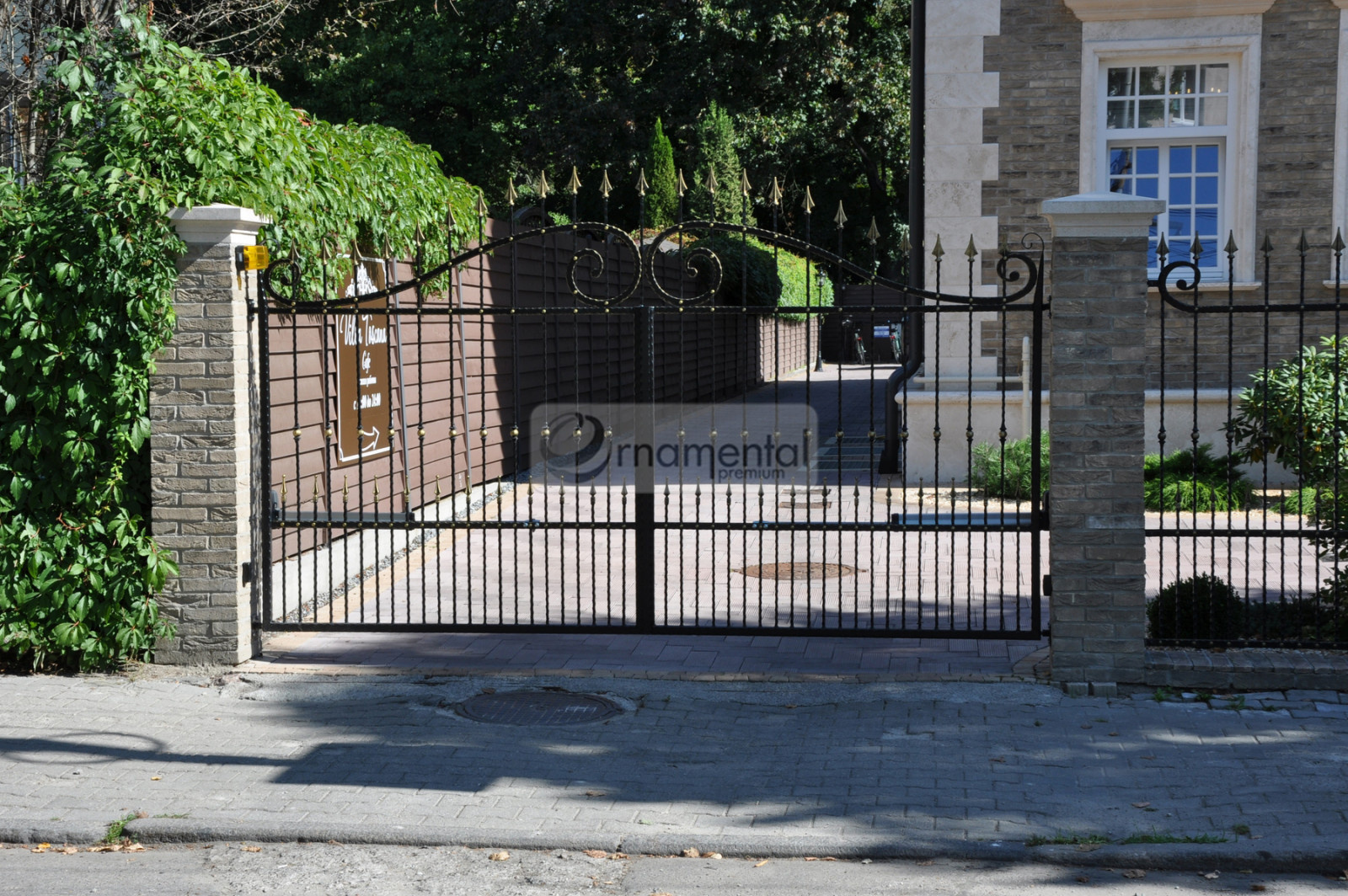 Кованное ограждение для частного дома