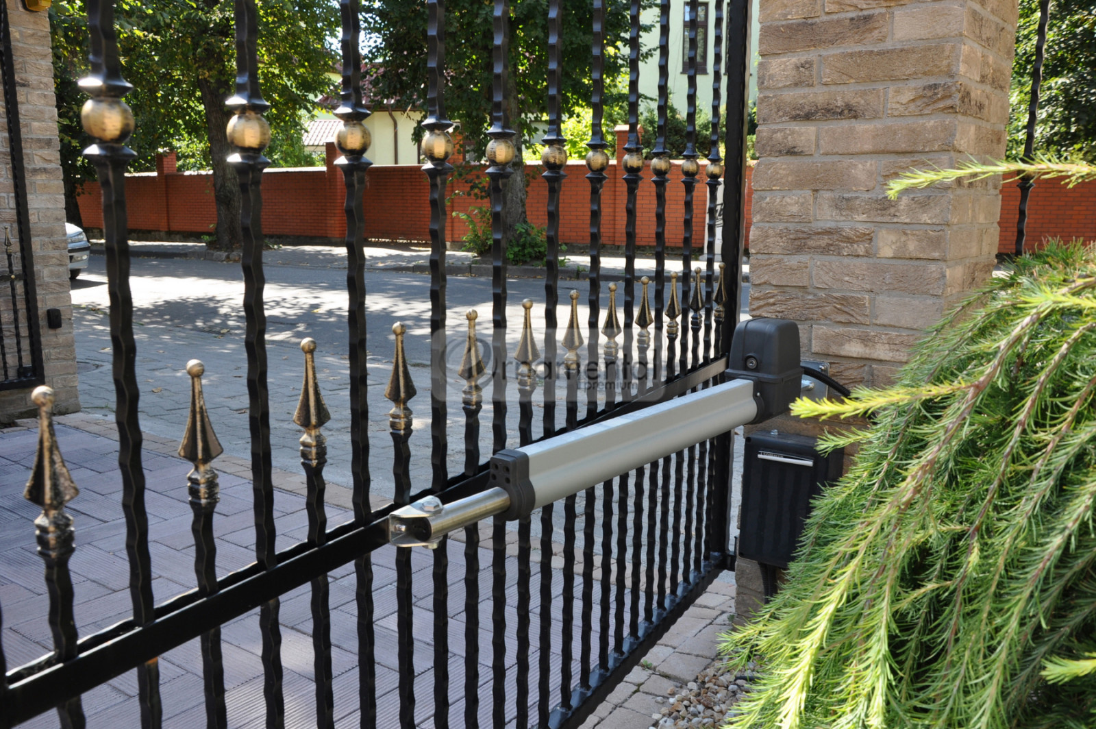 Кованное ограждение для частного дома