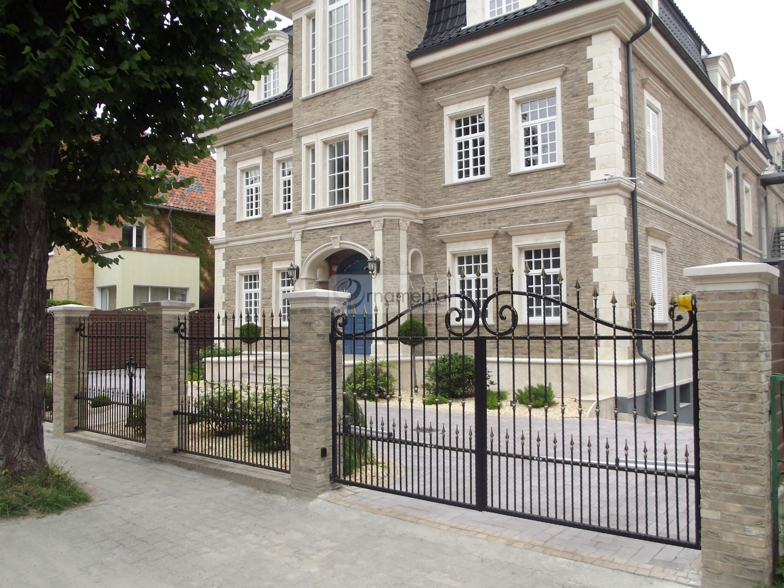 Кованное ограждение для частного дома