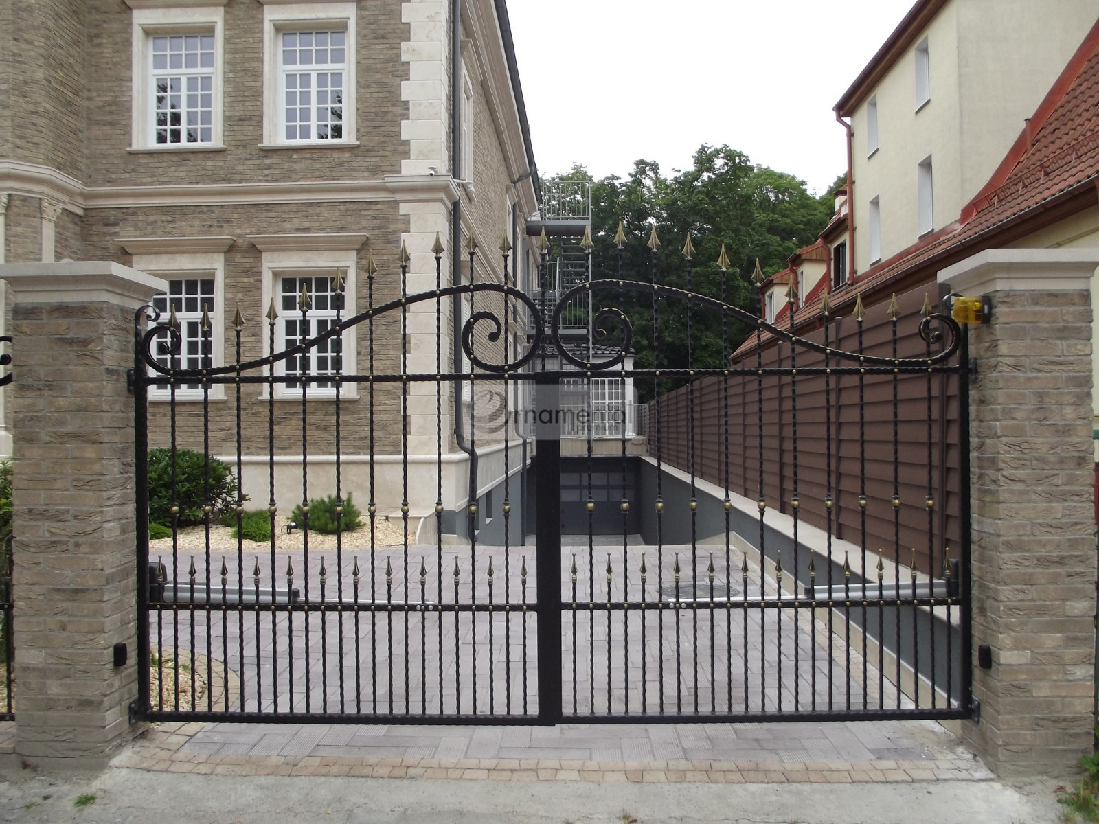 Кованное ограждение для частного дома