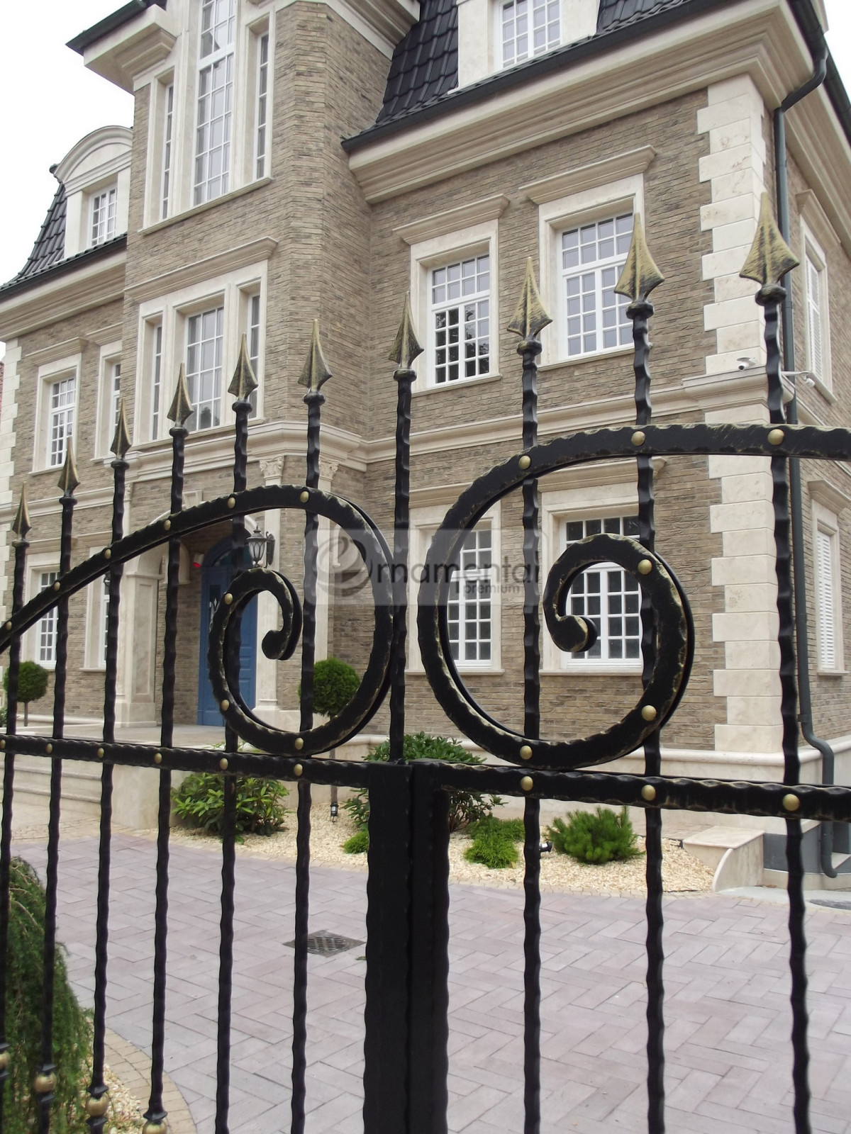 Кованное ограждение для частного дома