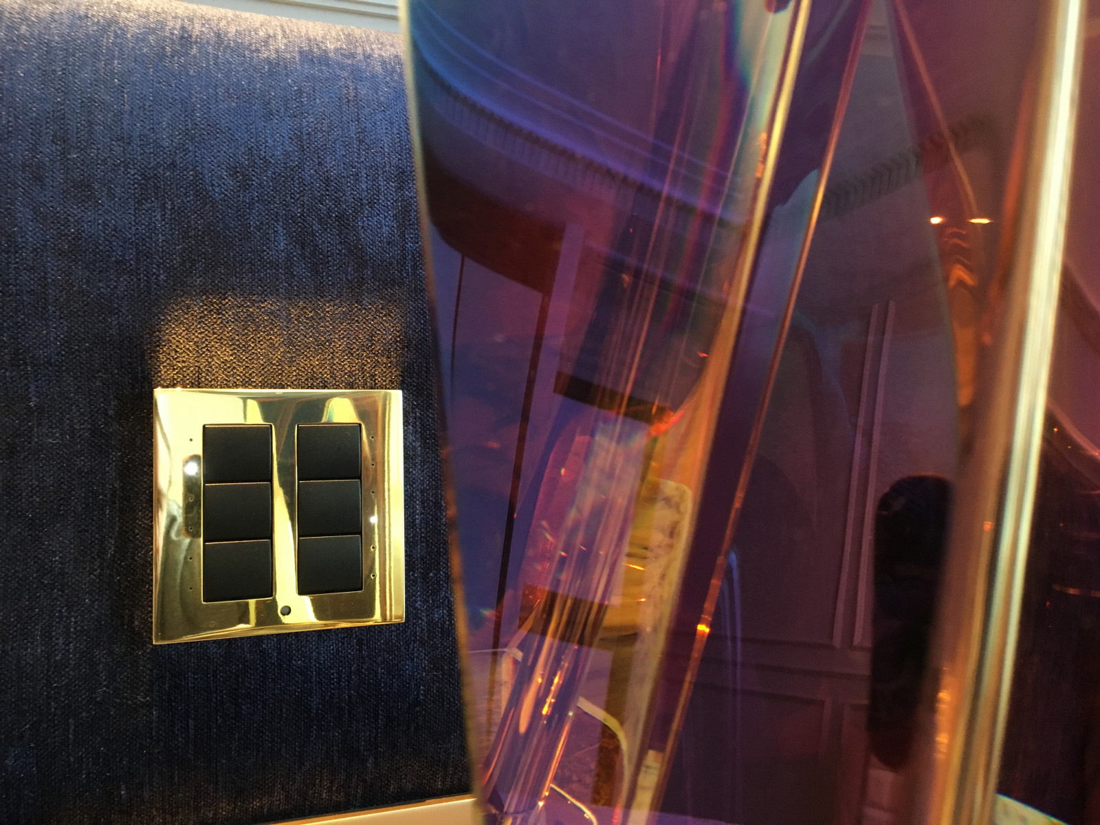 Прикроватная панель управления светом