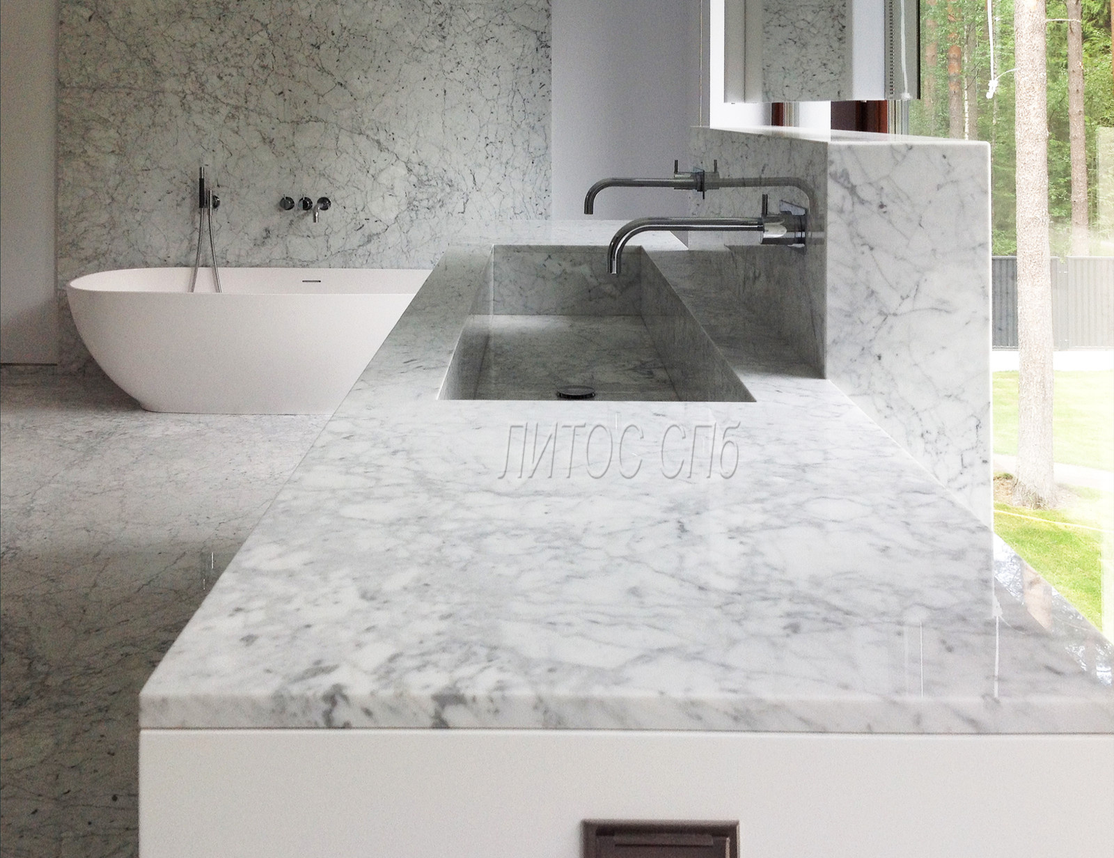 Ванная комната из мрамора Bianco Carrara