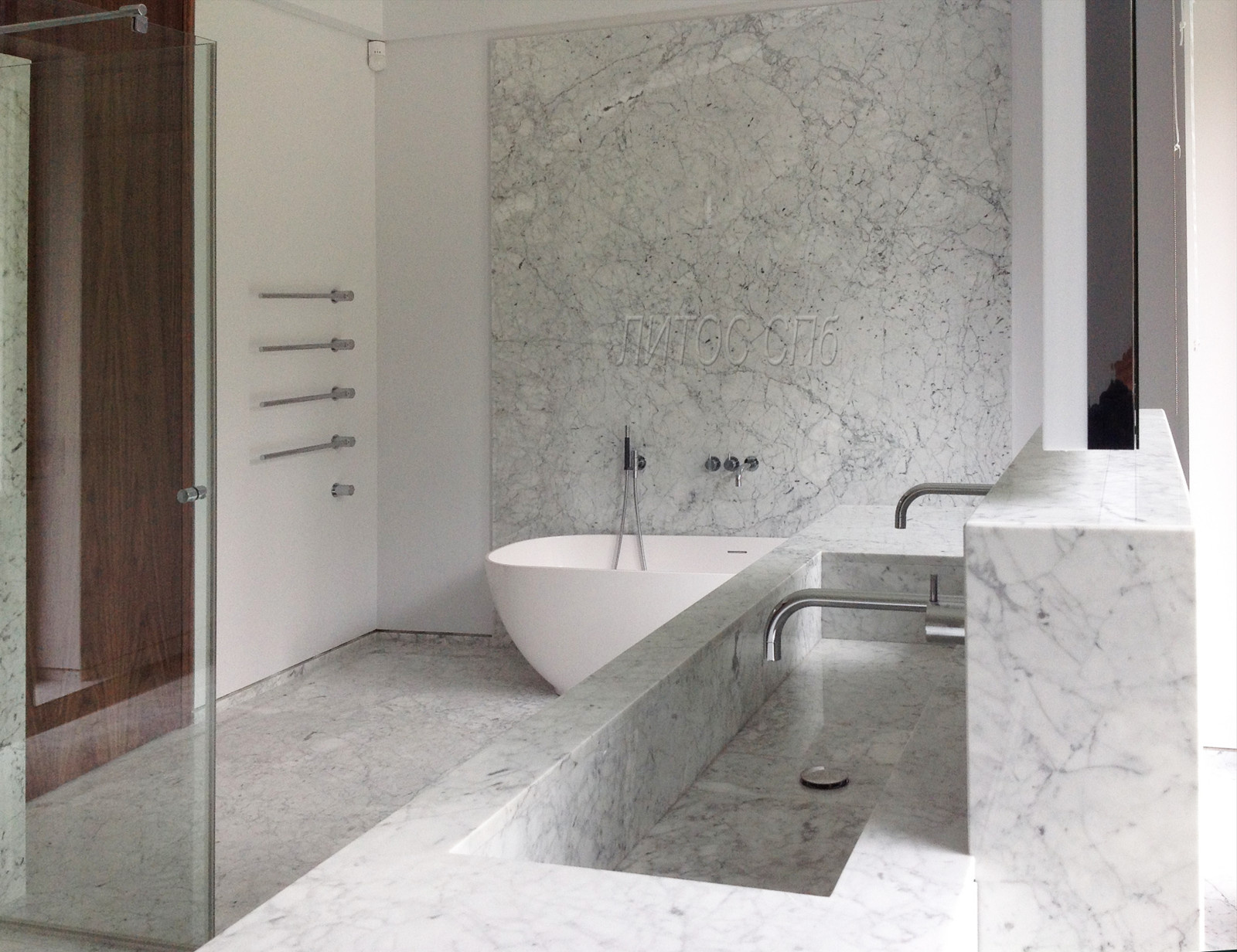 Ванная комната из мрамора Bianco Carrara