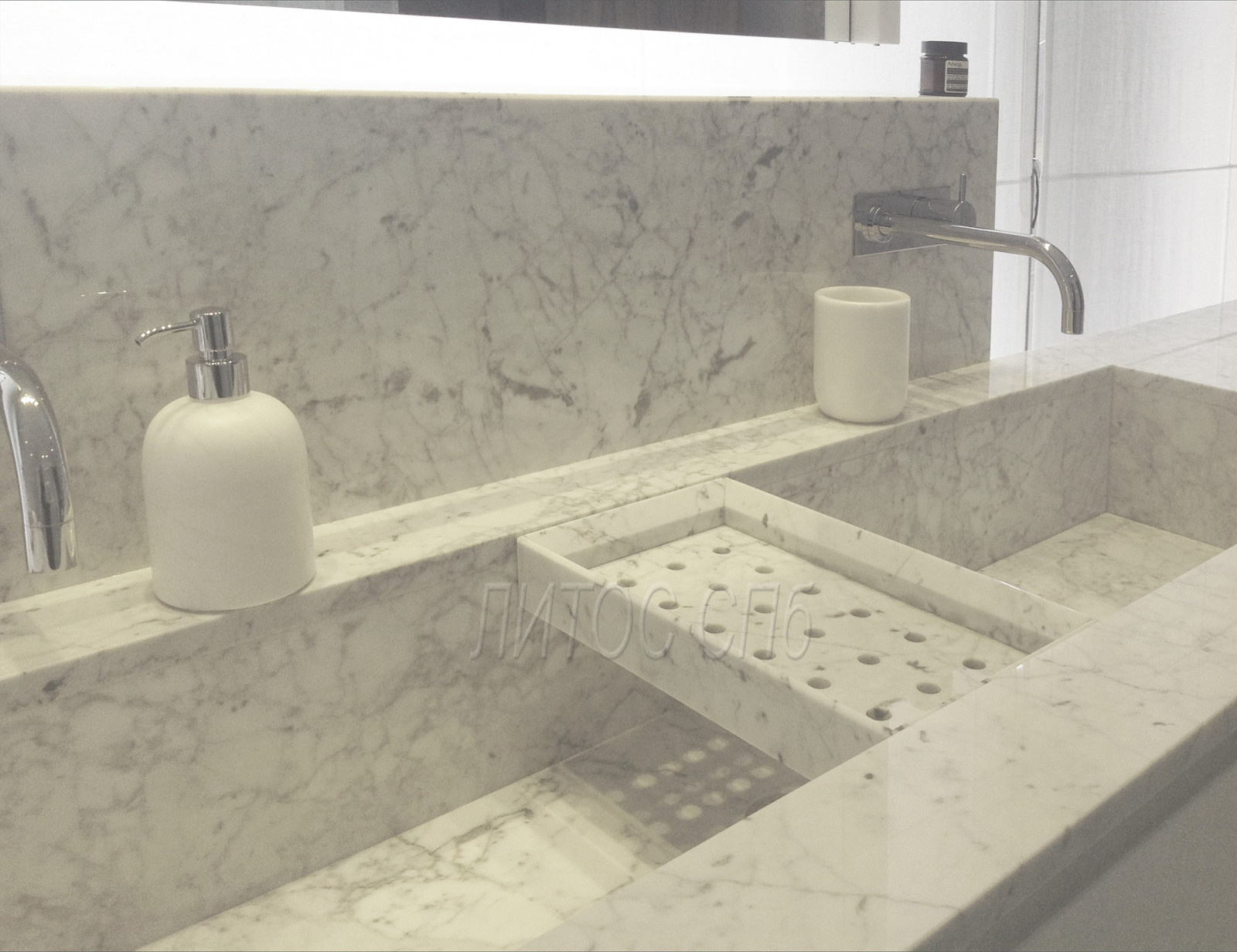 Обложка проекта: Ванная комната из мрамора Bianco Carrara