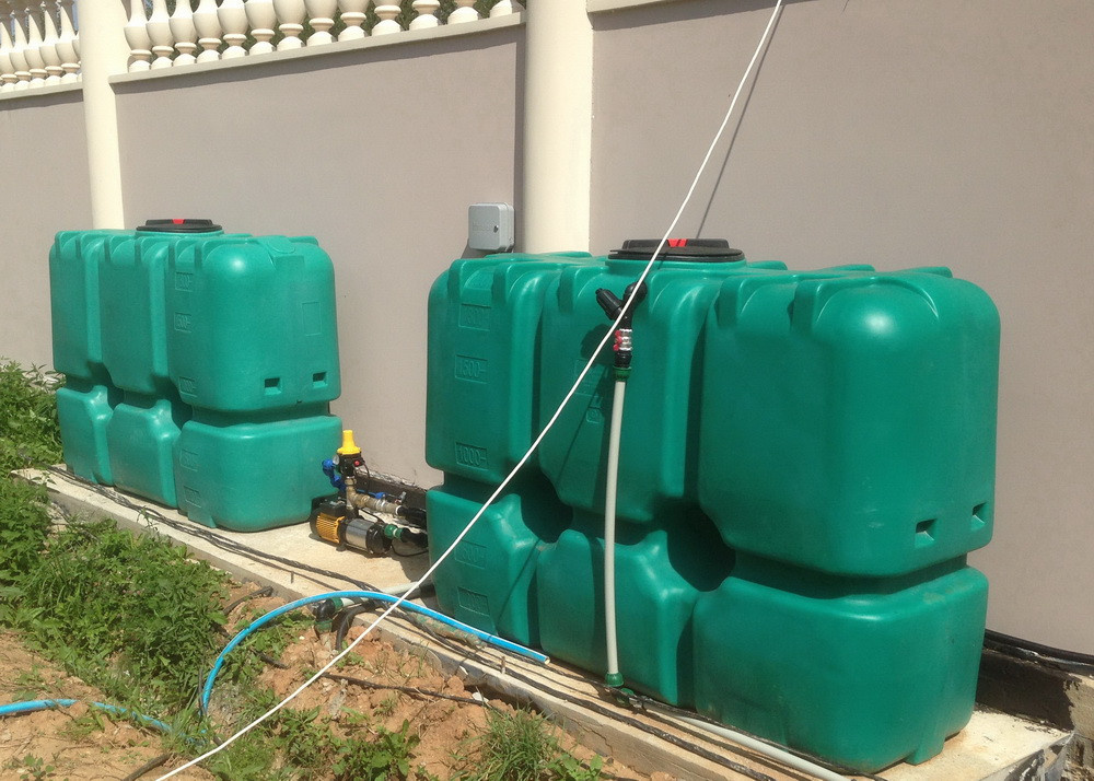 Емкости 2000 л. зеленого цвета