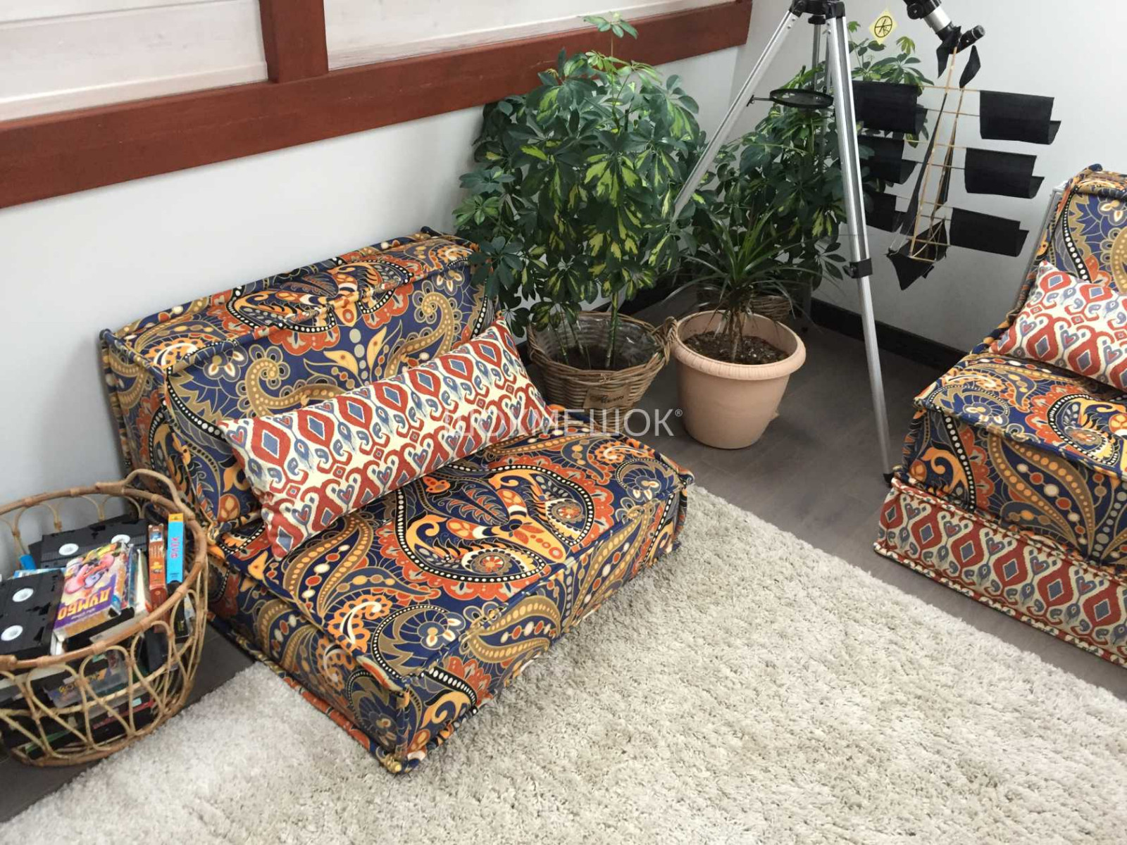 Диван из подушек модулей Куба в восточно стиле