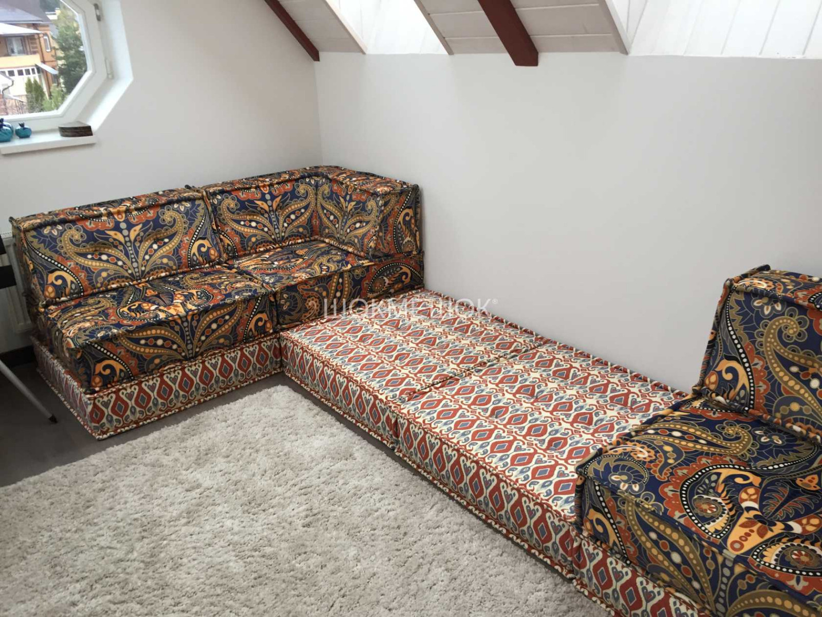 Диван из подушек модулей Куба в восточно стиле