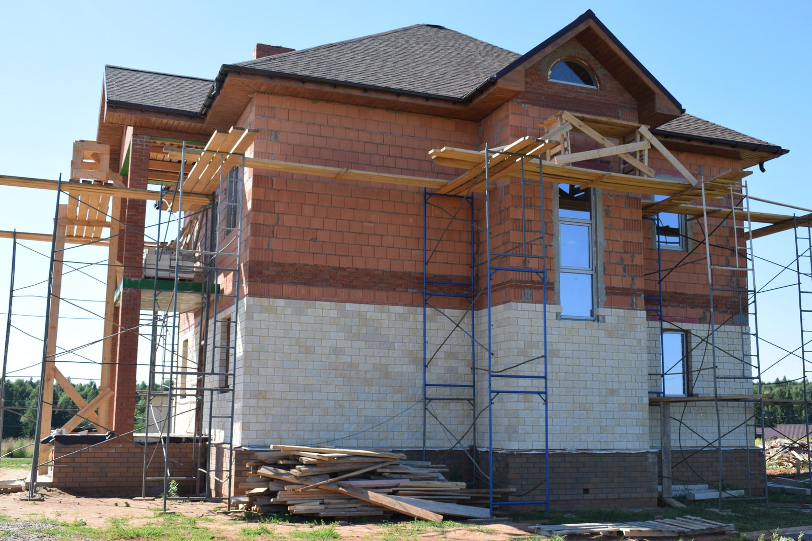 Строительство загородного по индивидуальному проекту.