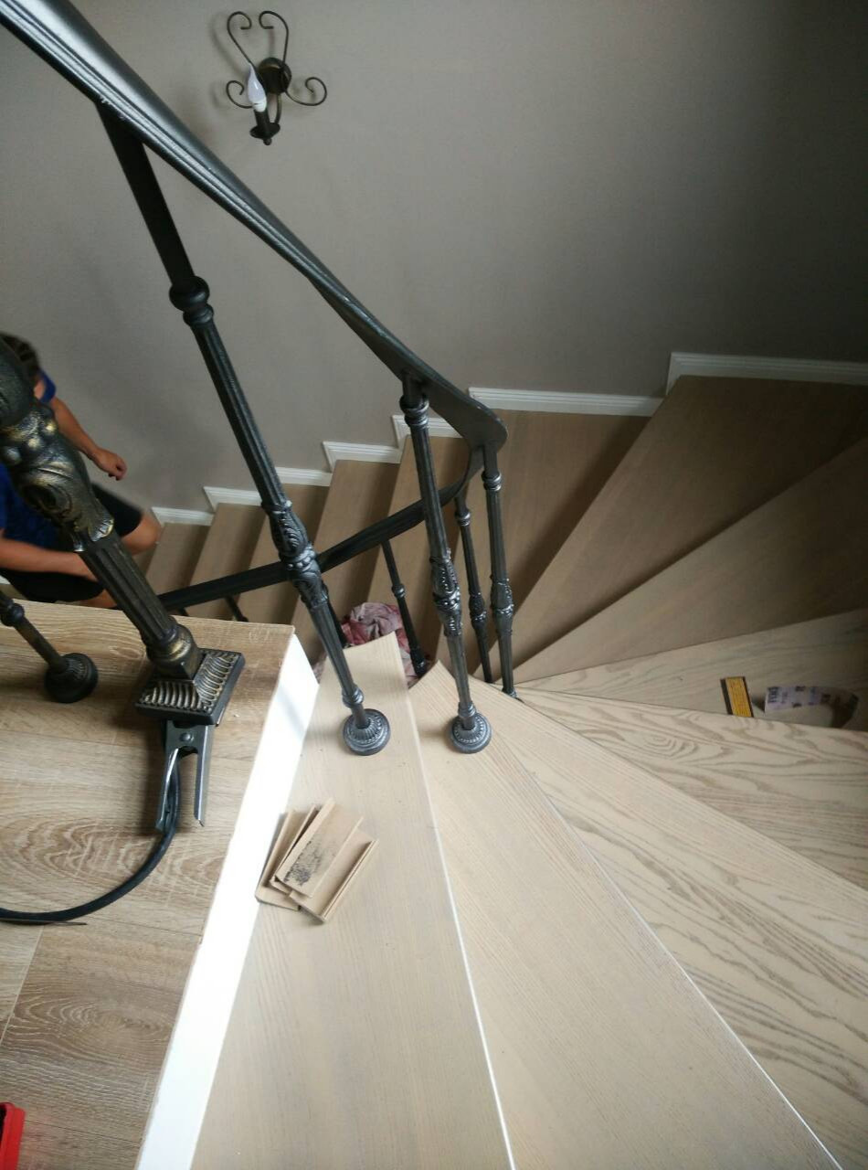 Ограждение лестницы из художественного чугуна