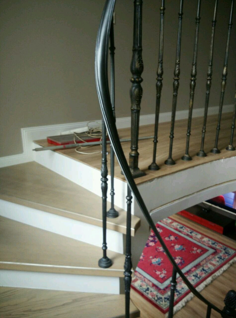 Ограждение лестницы из художественного чугуна
