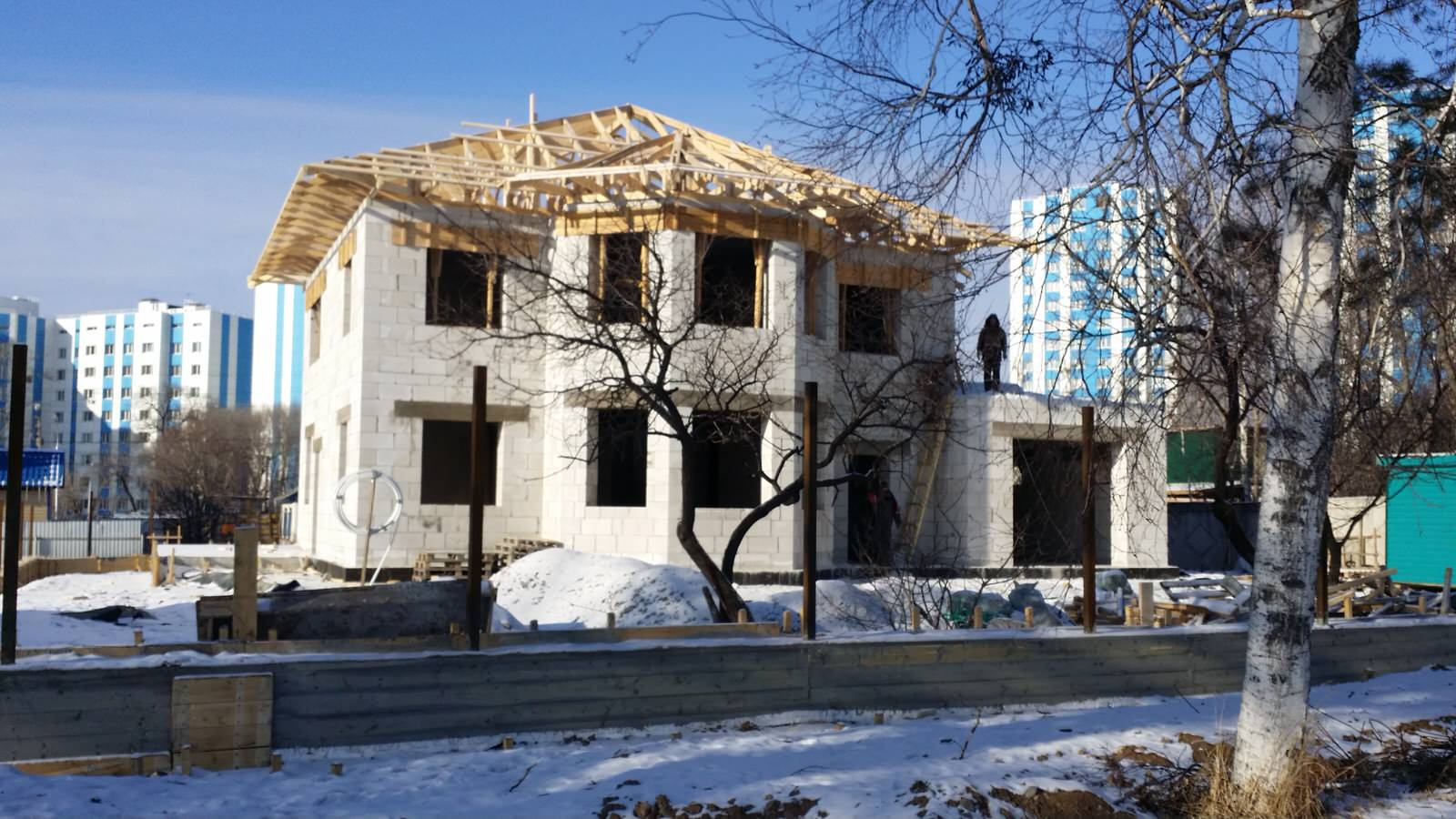 Жилой дом из газобетона облицованного кирпичом