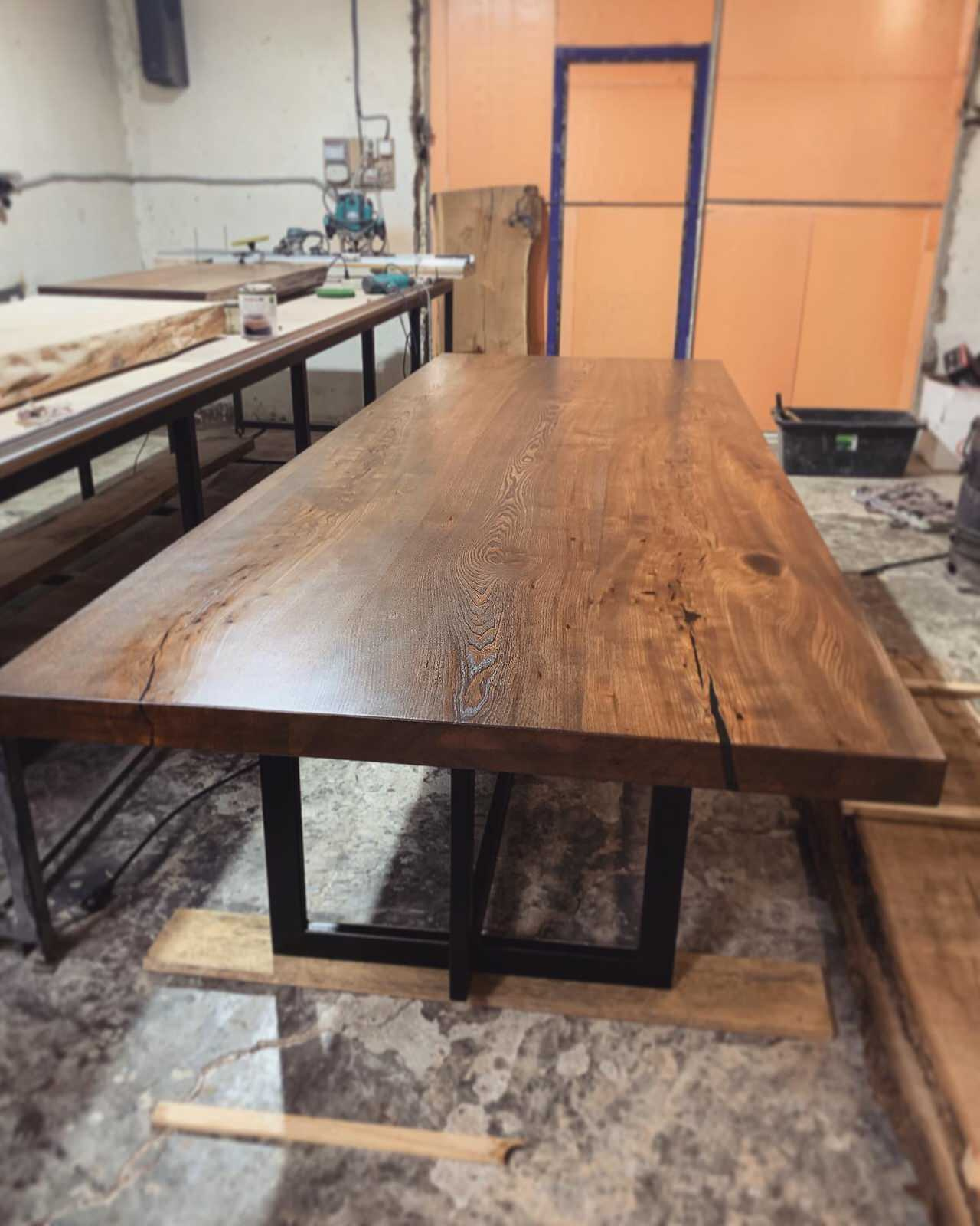 Стол из массива карагача в наличии