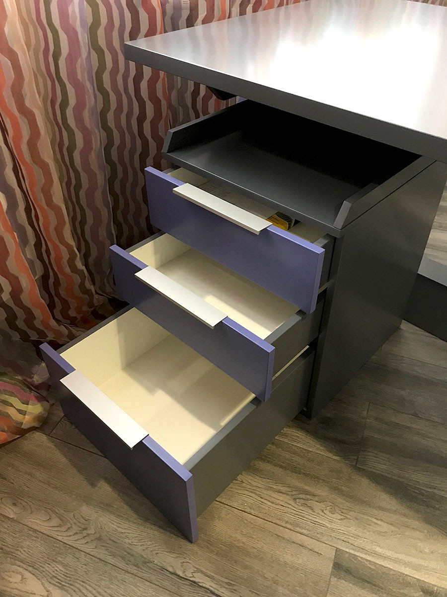 Письменный стол Z с тумбочкой для мальчика