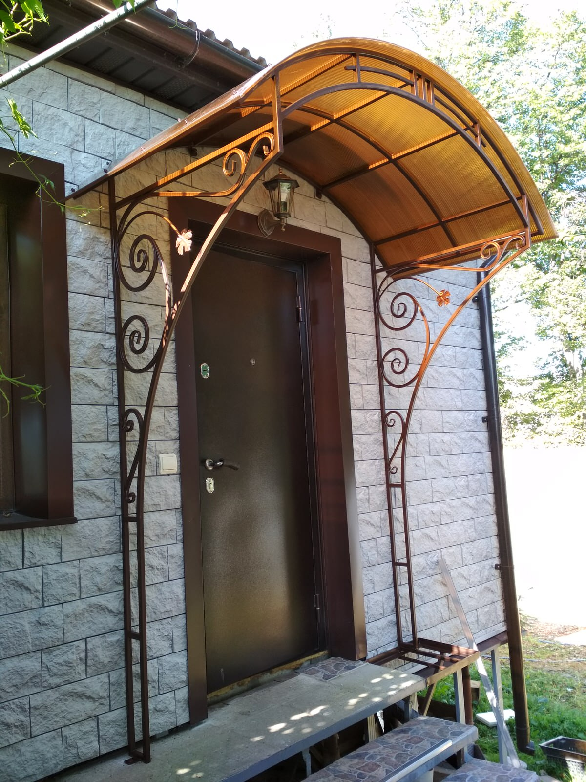 Маленький козырёк на дачу