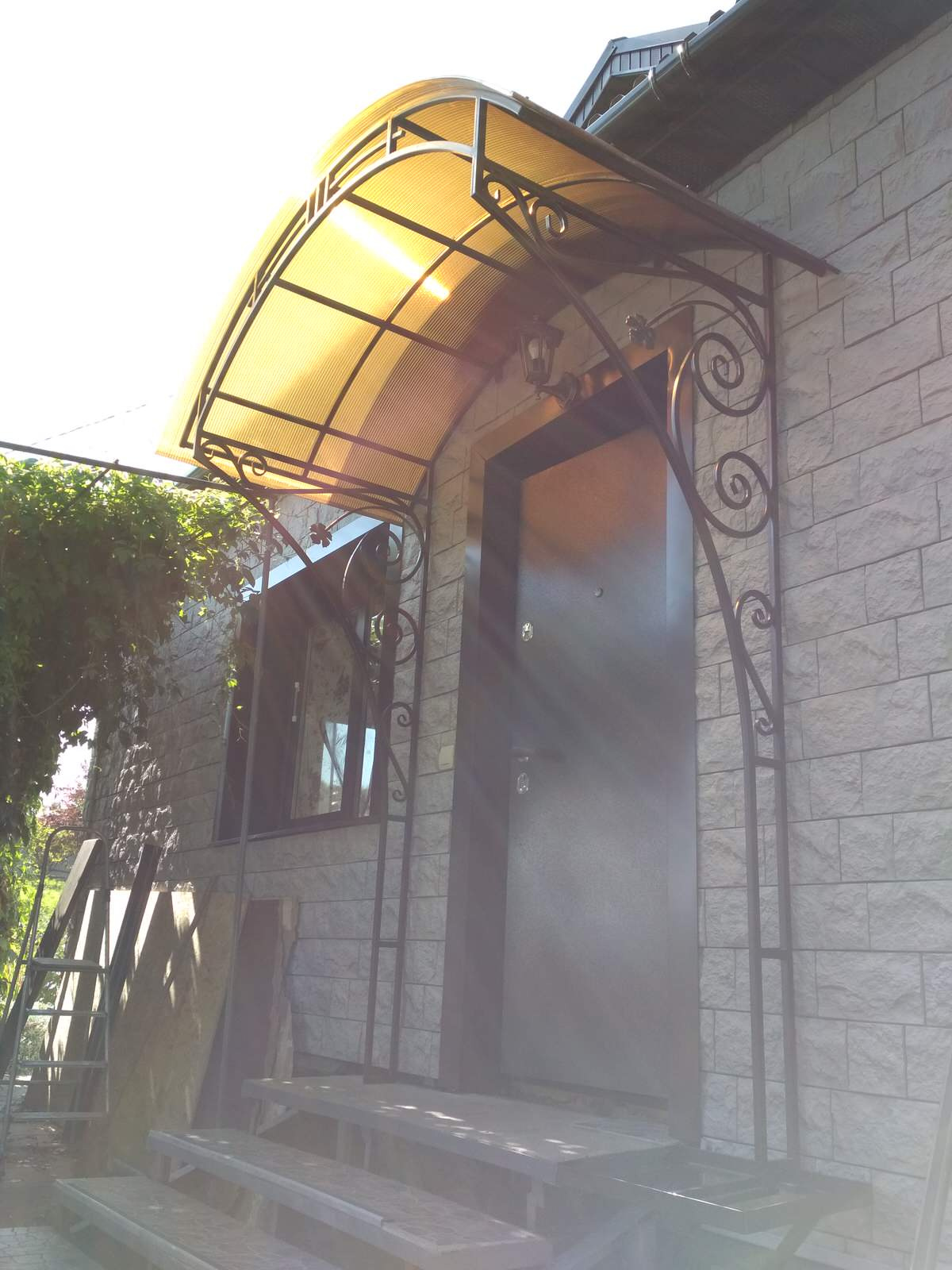 Маленький козырёк на дачу