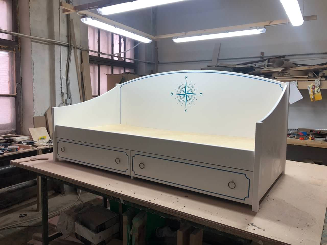 Кровать в детскую комнату.