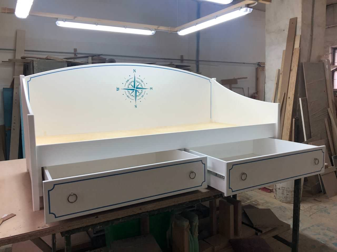 Обложка проекта: Кровать в детскую комнату.