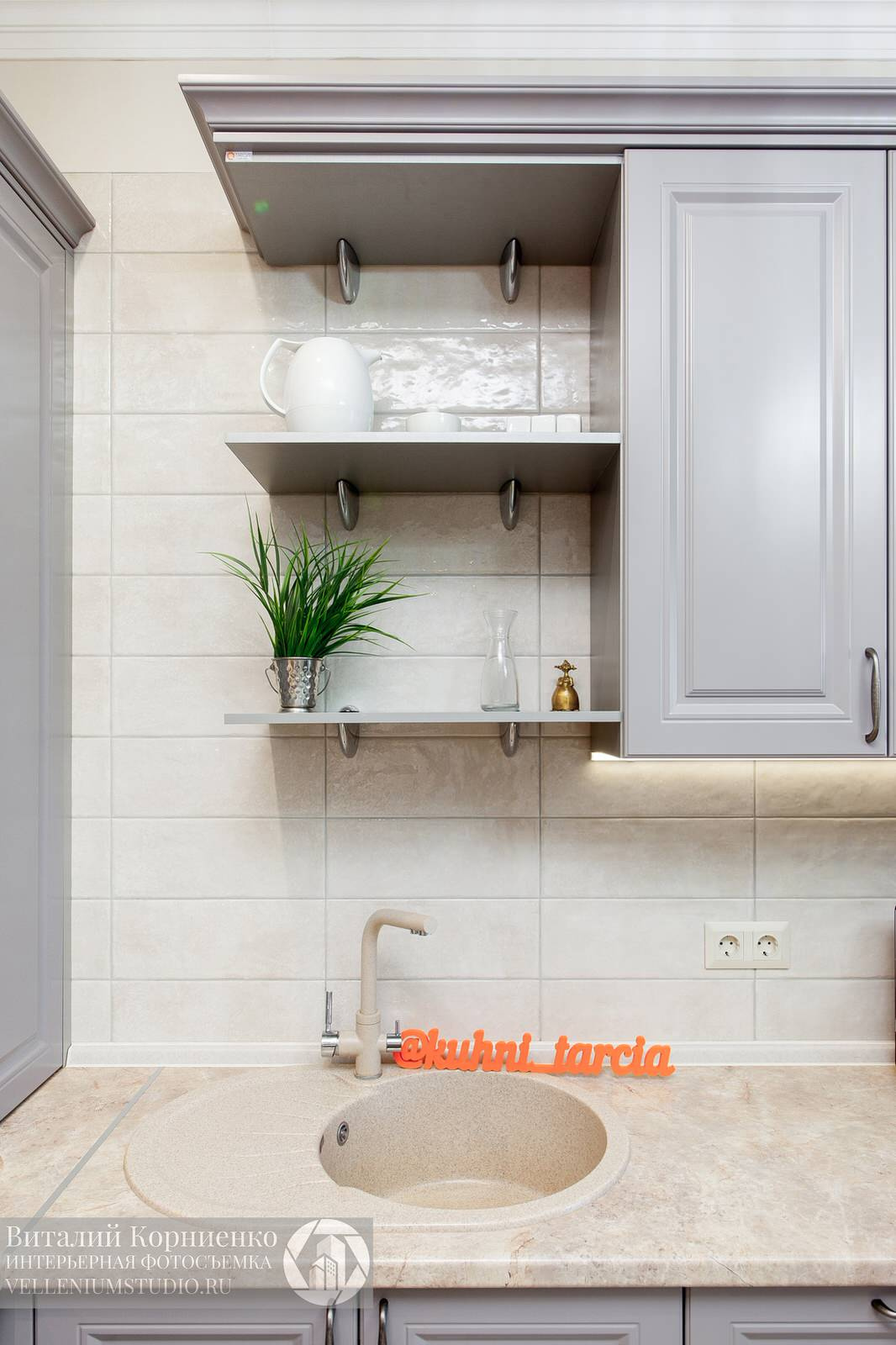 Кухня серая