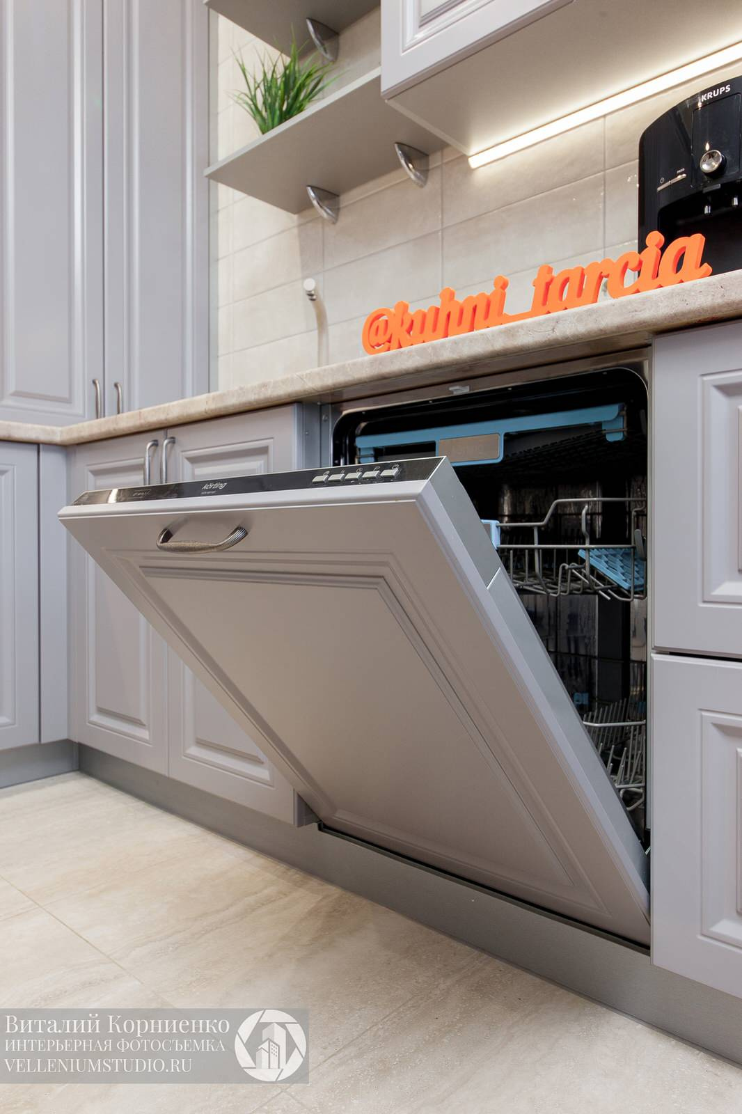 Кухня серая