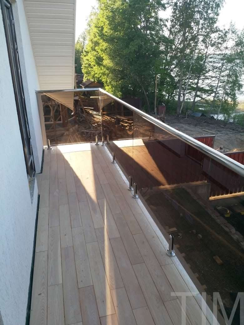 Стеклянное ограждение для балкона