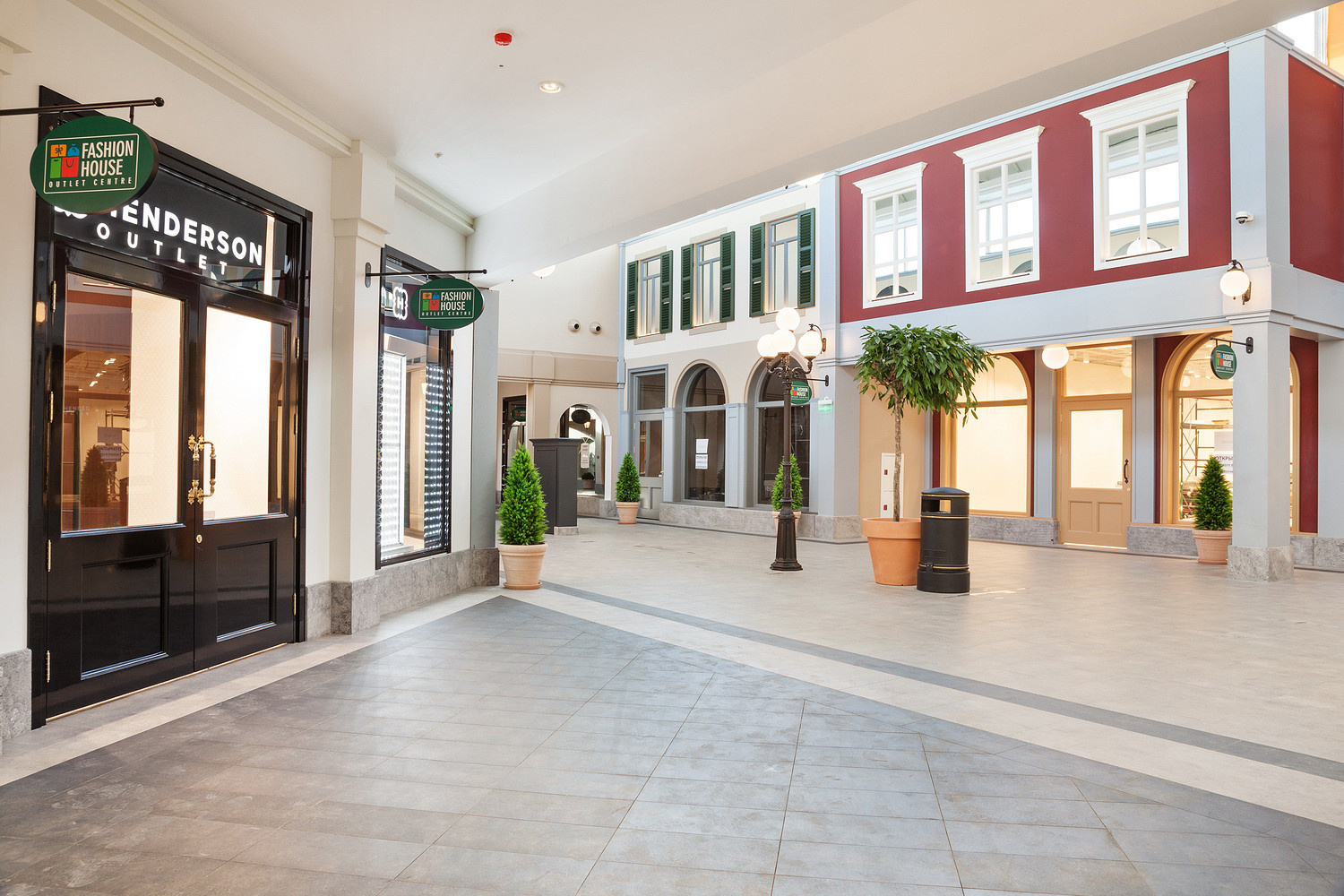 Модное озеленение для Fashion House Outlet (г, С.-Петербург)