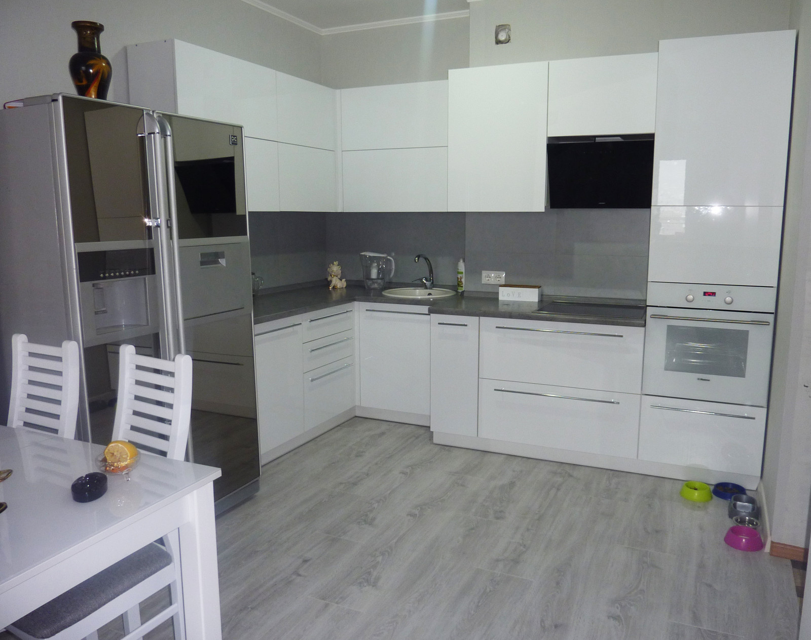 Белый глянец