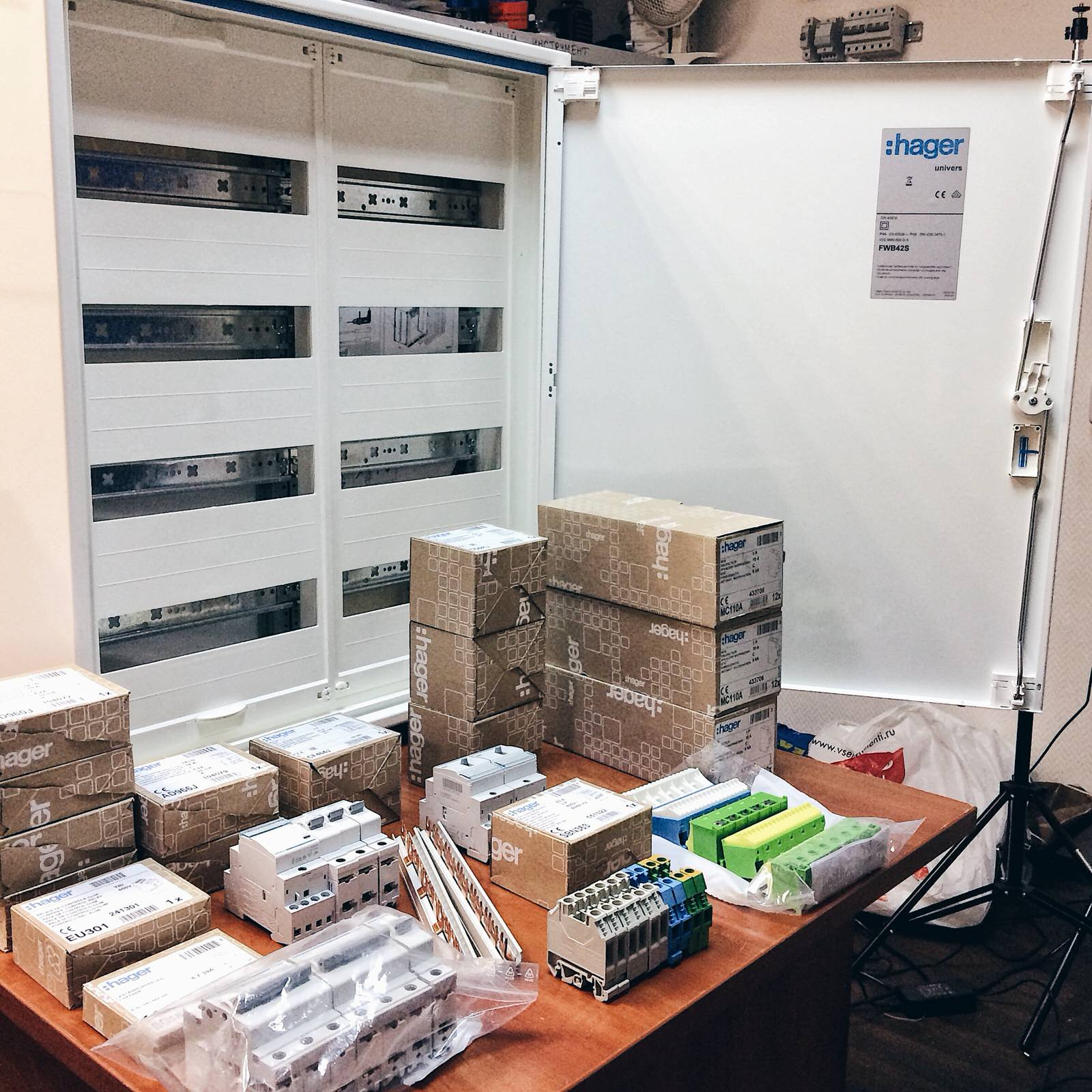 ЭЛЕКТРОЩИТОВОЕ ОБОРУДОВАНИЕ