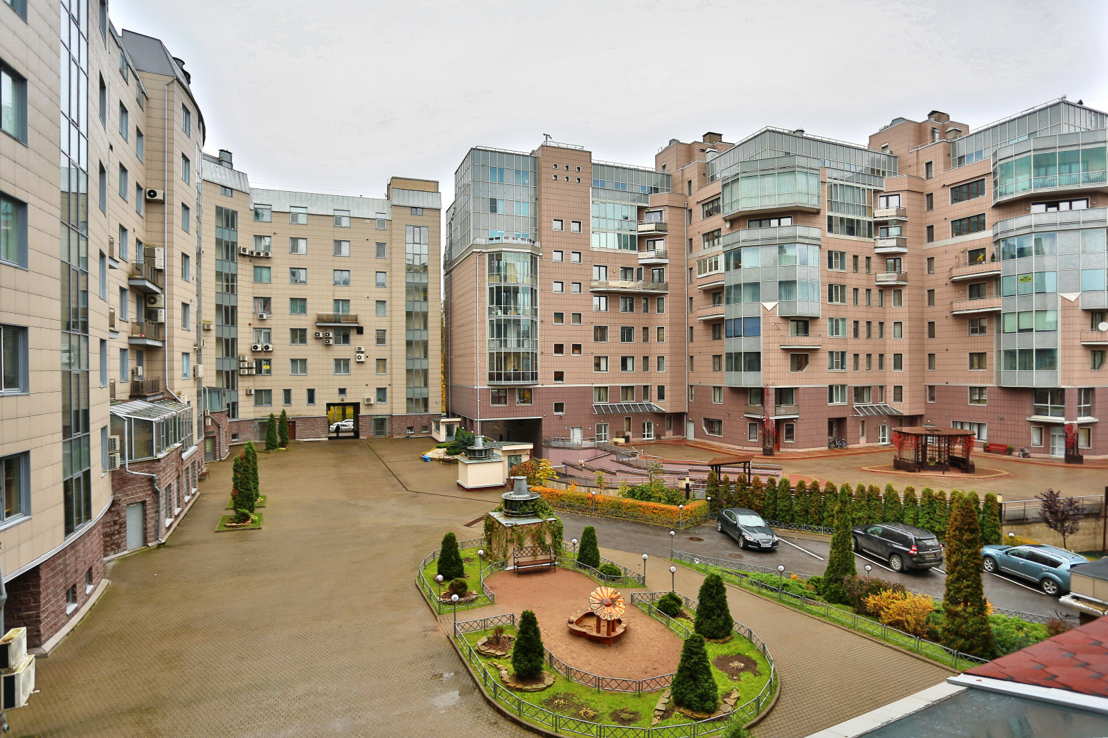 Трехкомнатная квартира на Крестовском 15