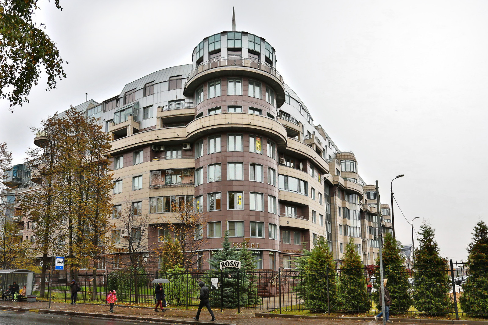 Трехкомнатная квартира на Крестовском 15