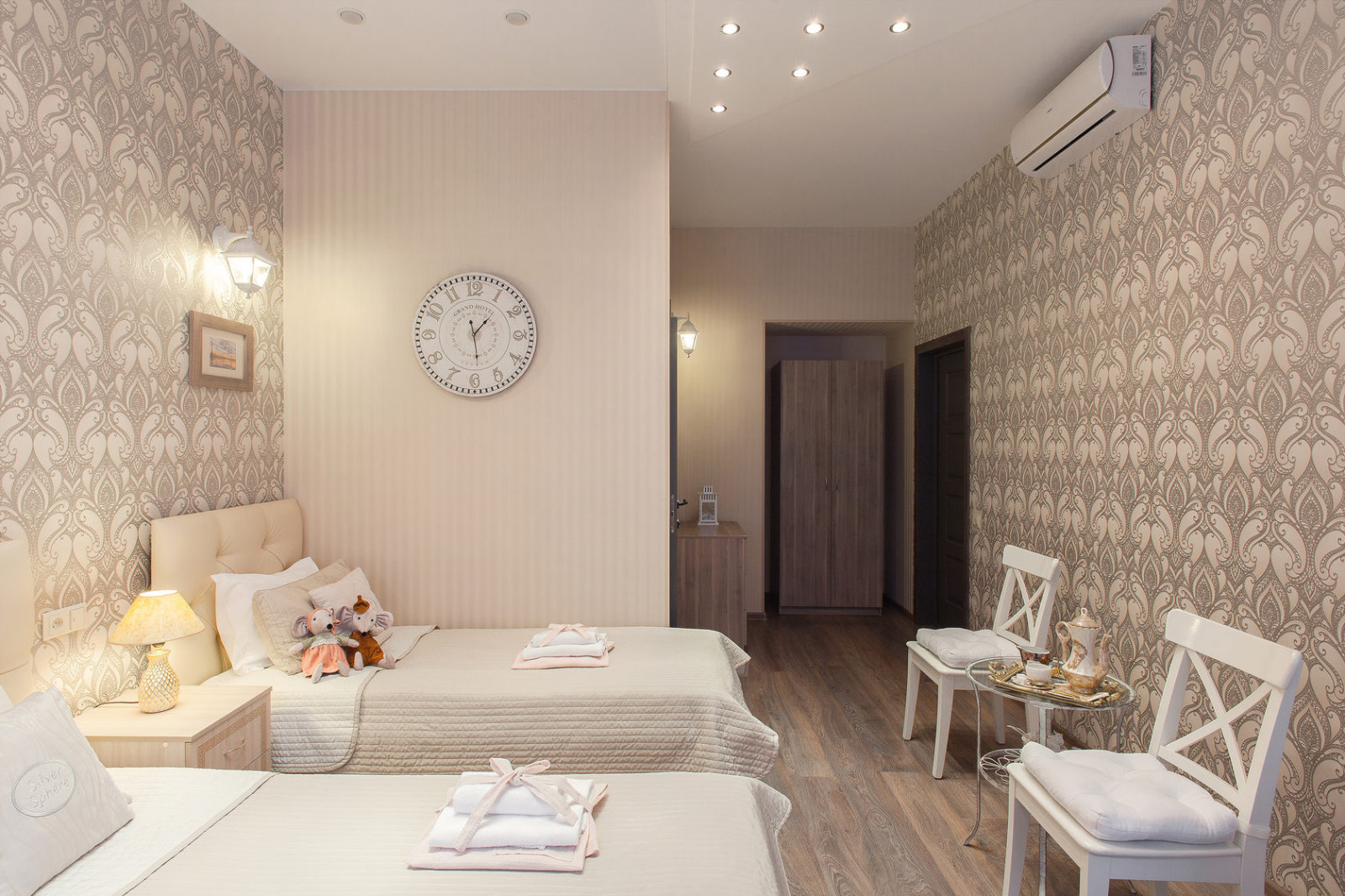 Hotel "Silver Sphere" — интерьеры номера гостиницы