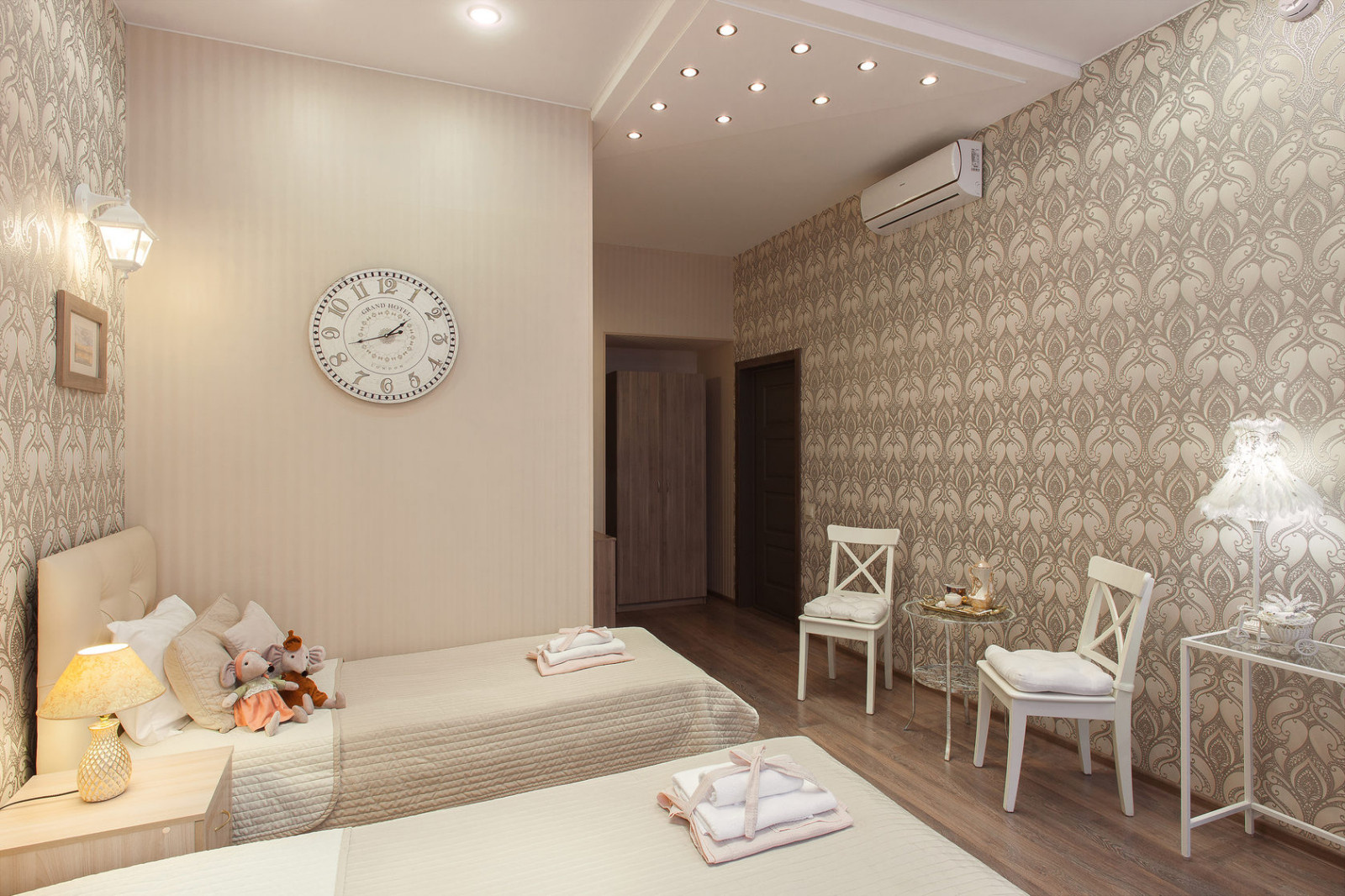 Hotel "Silver Sphere" — интерьеры номера гостиницы
