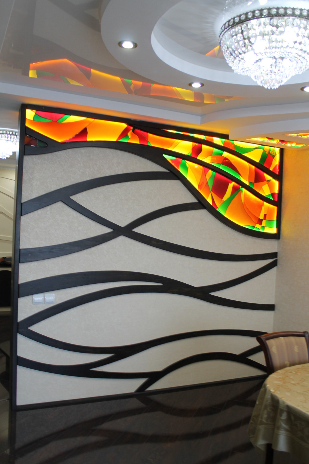 Монтаж витражей в сложные деревянные конструкции