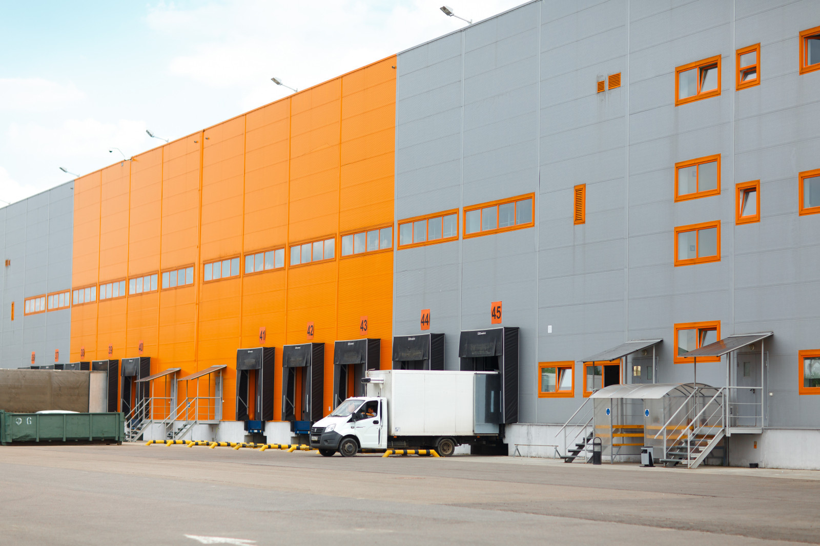 Интерьер и экстерьер склада