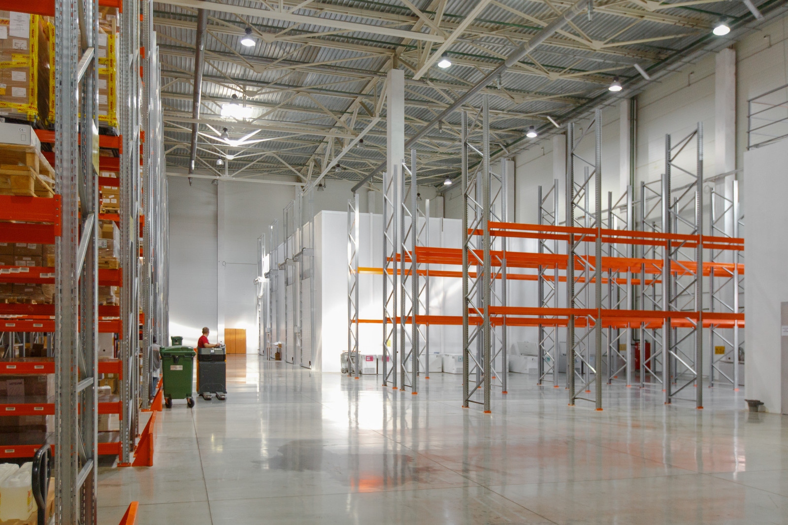 Интерьер и экстерьер склада