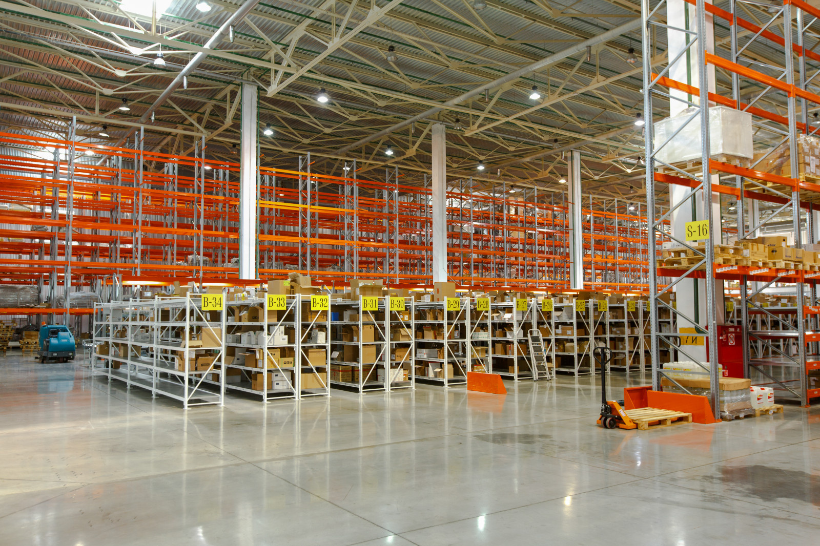 Интерьер и экстерьер склада