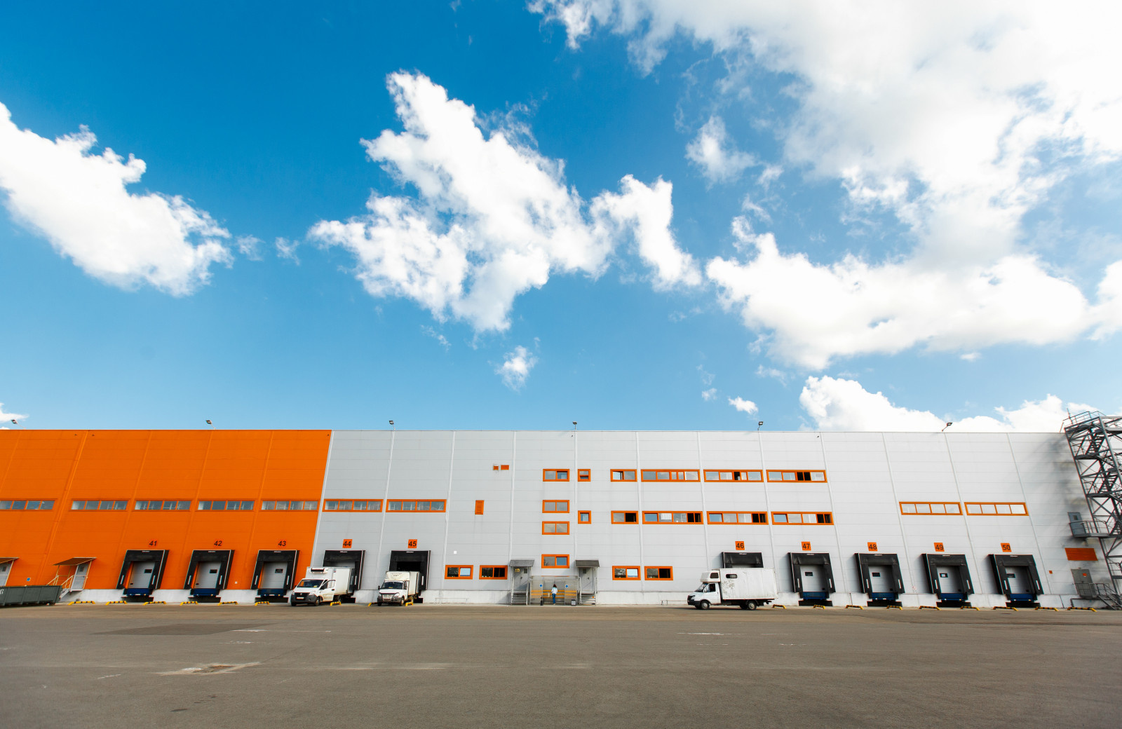 Обложка проекта: Интерьер и экстерьер склада