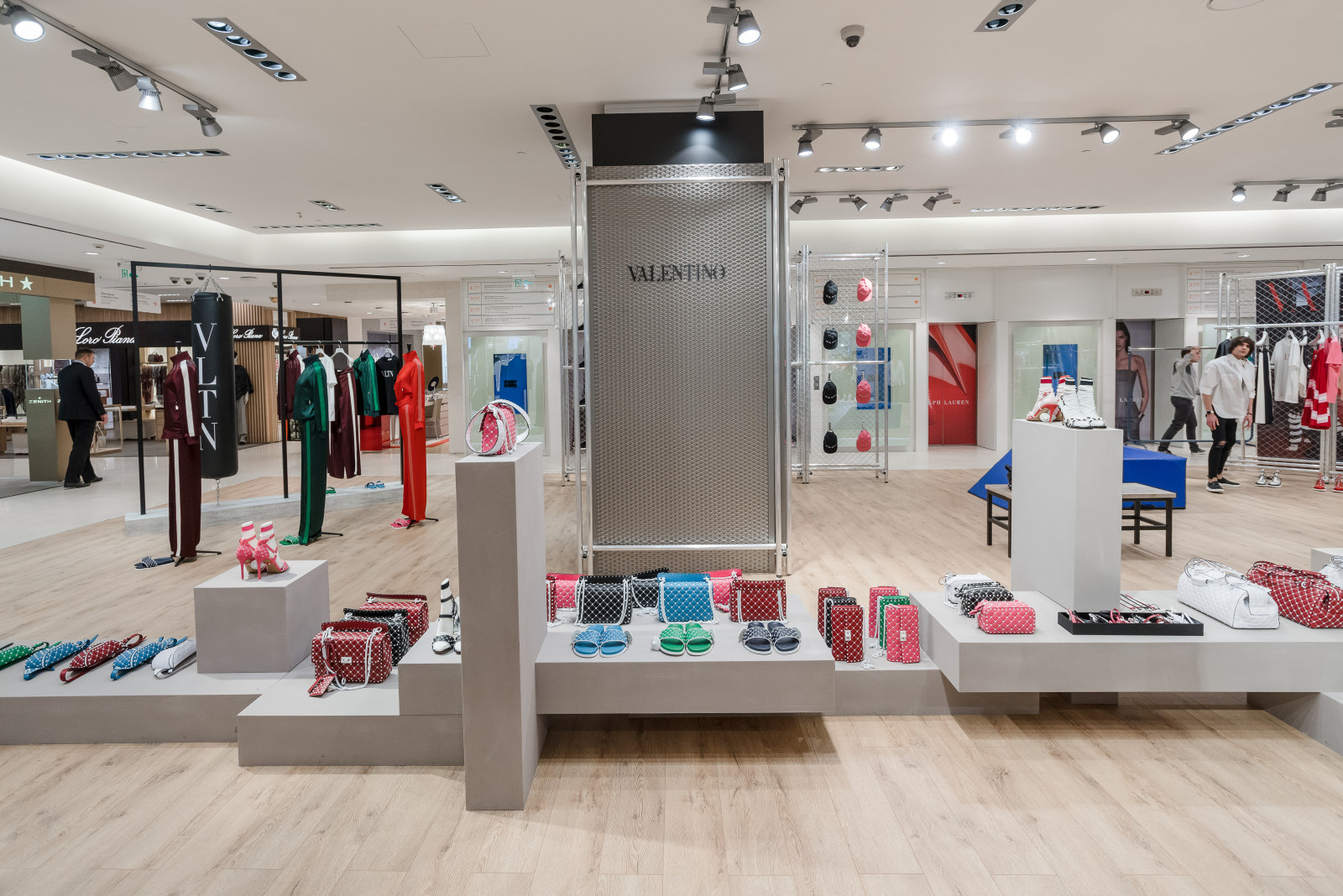 Бутик Valentino