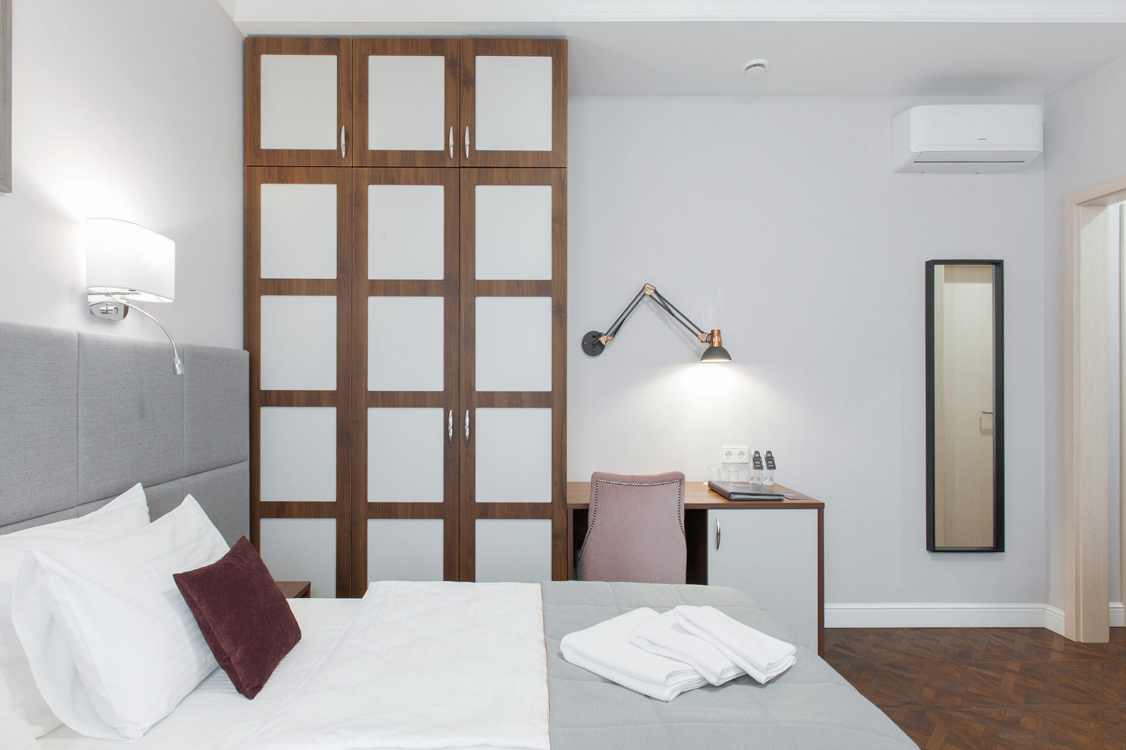 Velvet Hotel — интерьеры номера гостиницы