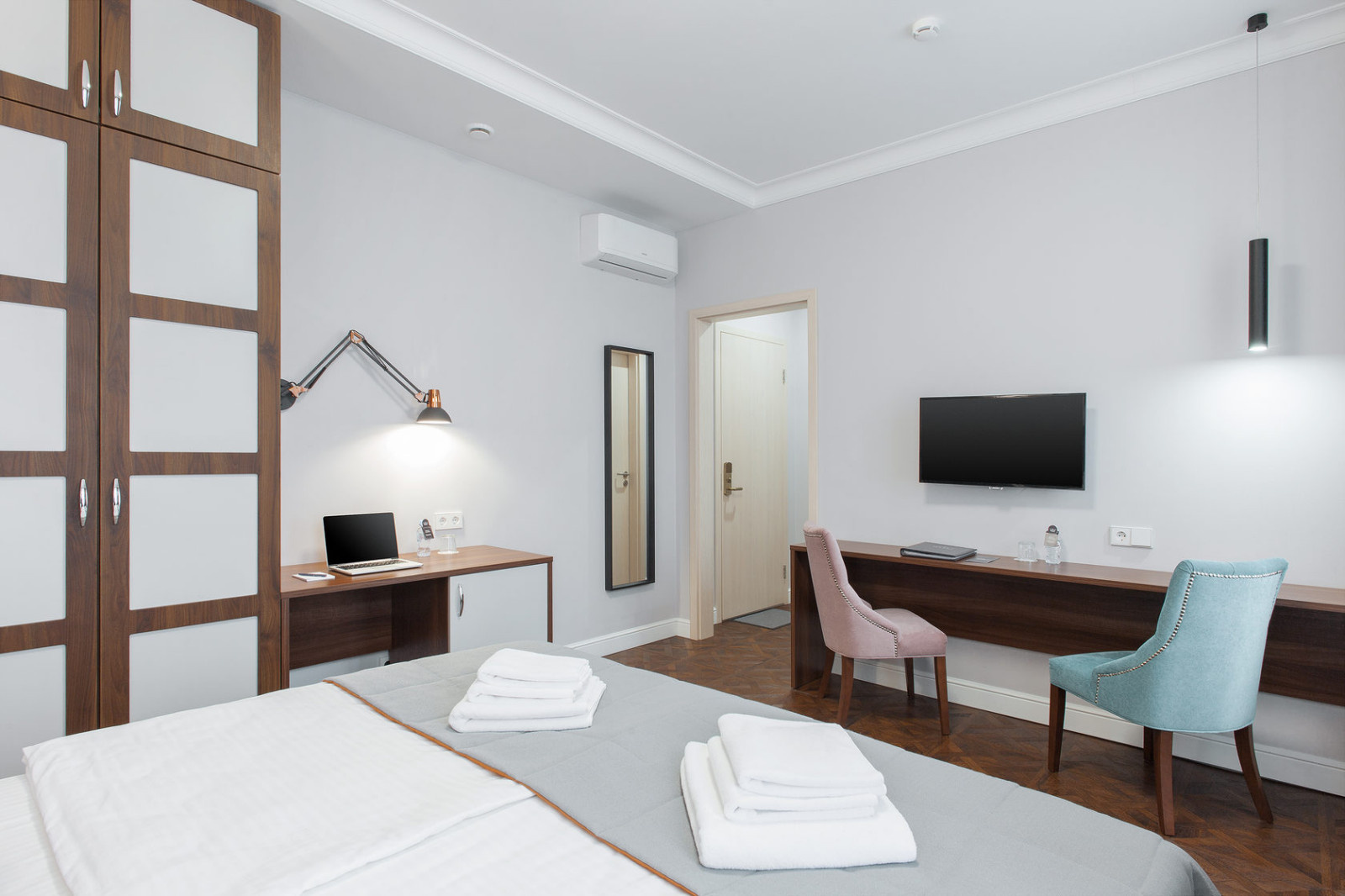 Velvet Hotel — интерьеры номера гостиницы