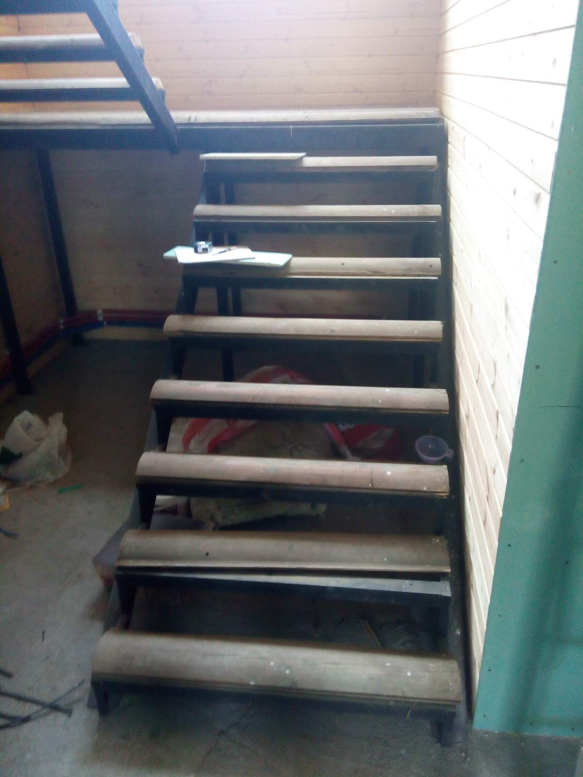 Лестница 2-х цветная с канелюрами