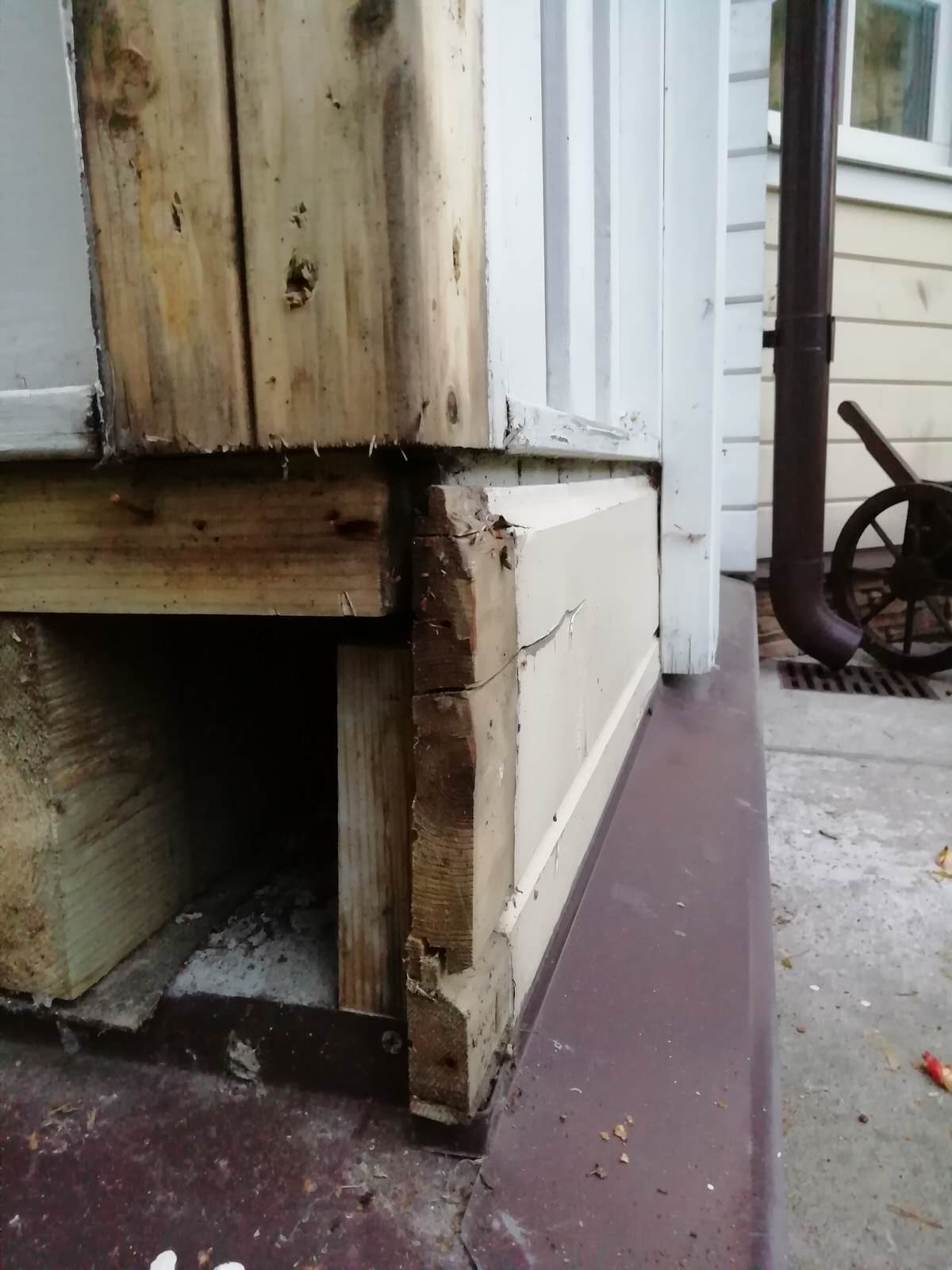 Небольшая реконструкция террасы с ограждениями, в Репино