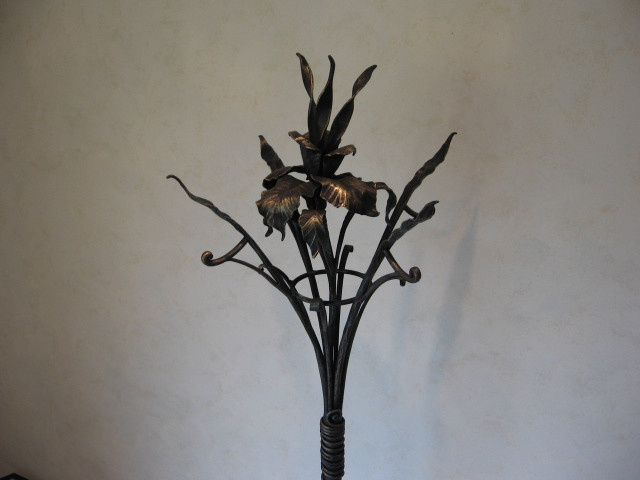 Столик-консоль и вешалка