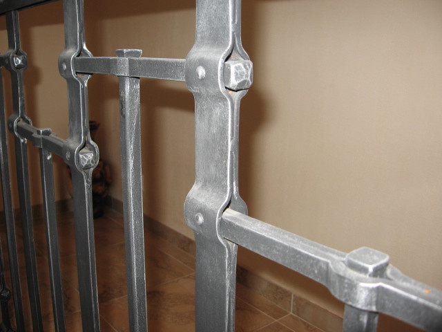 Обложка проекта: Кованые перила для деревянной лестницы