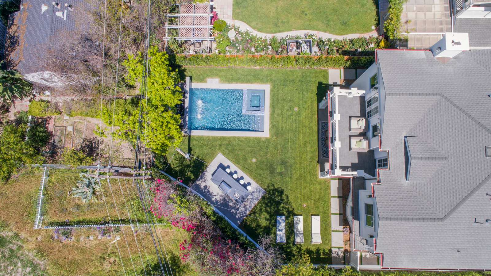 Дом в стиле Кейпкод на  Шерман Оакс