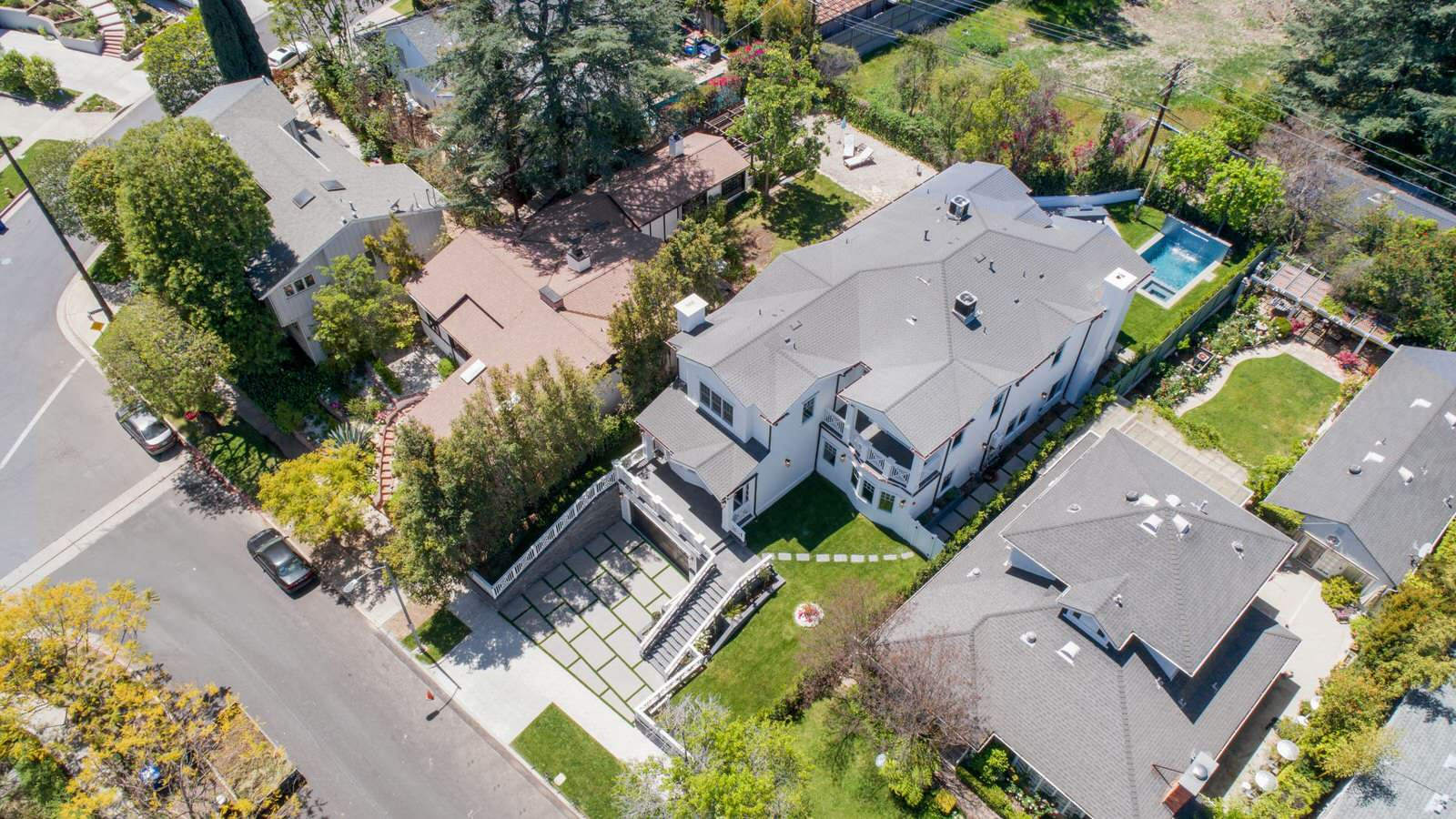 Дом в стиле Кейпкод на  Шерман Оакс