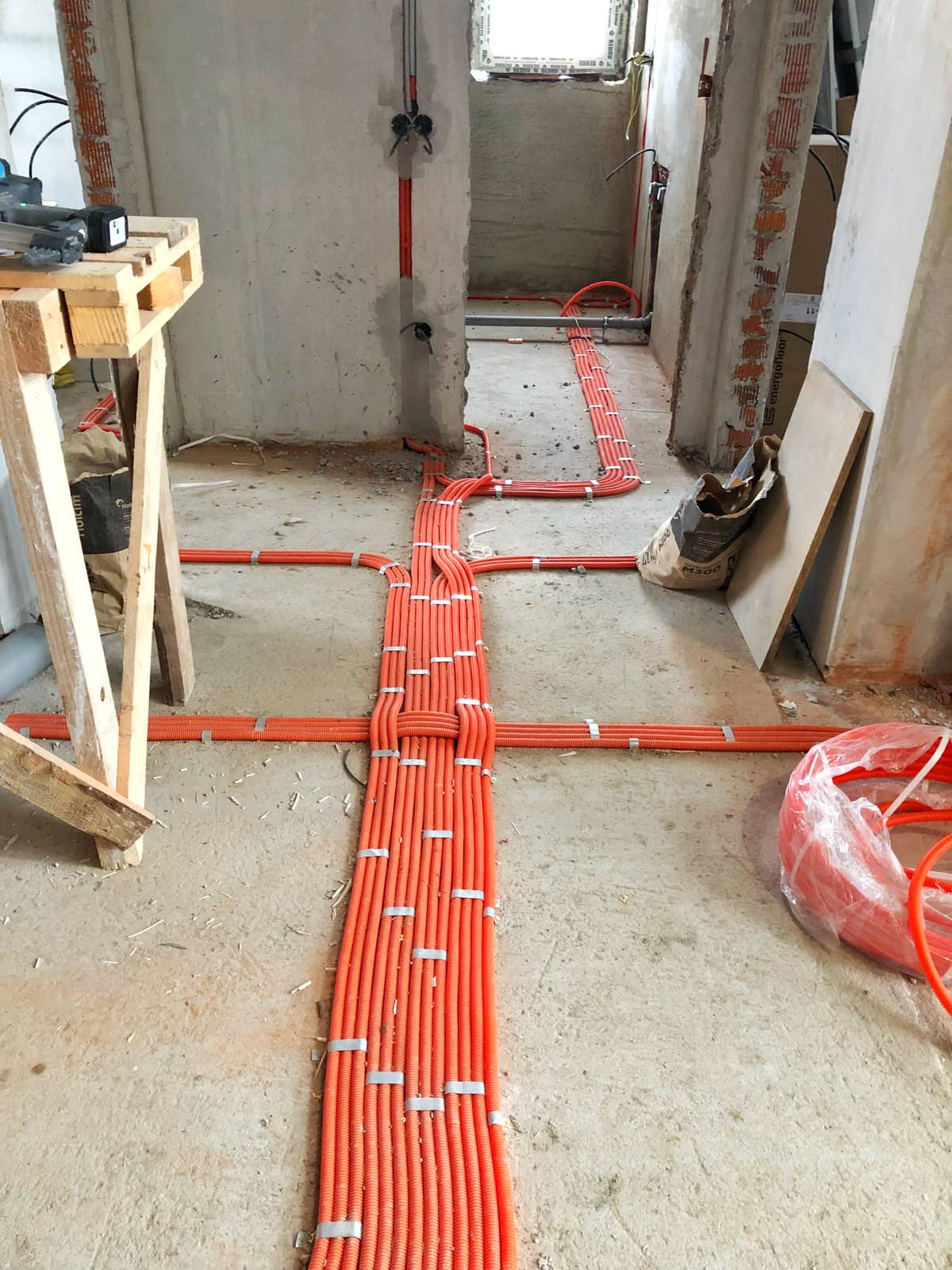 Электромонтаж в КП "Новорижский"