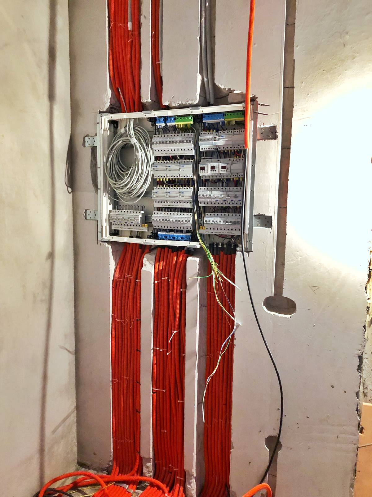 Обложка проекта: Электромонтаж в КП "Новорижский"