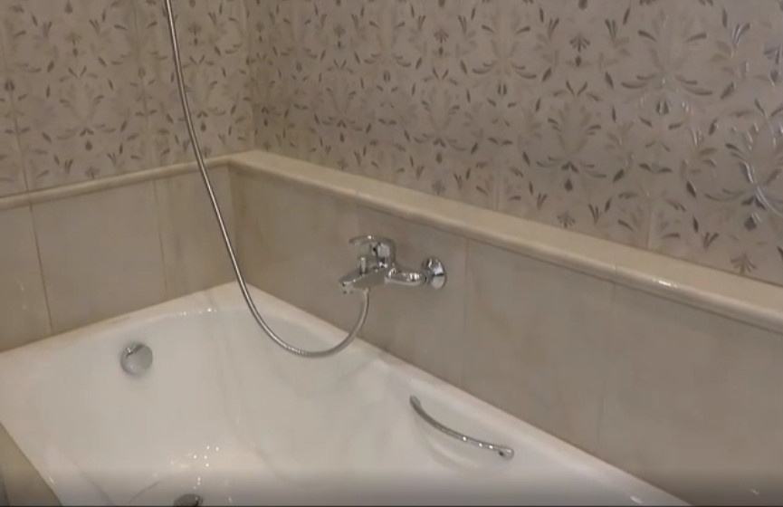 ванна с полочкой