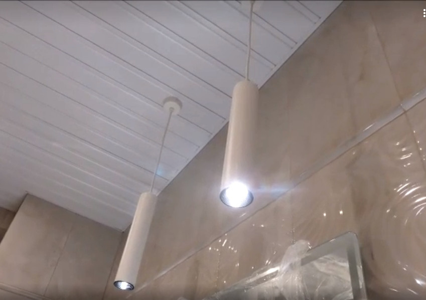 светильники над зеркалом